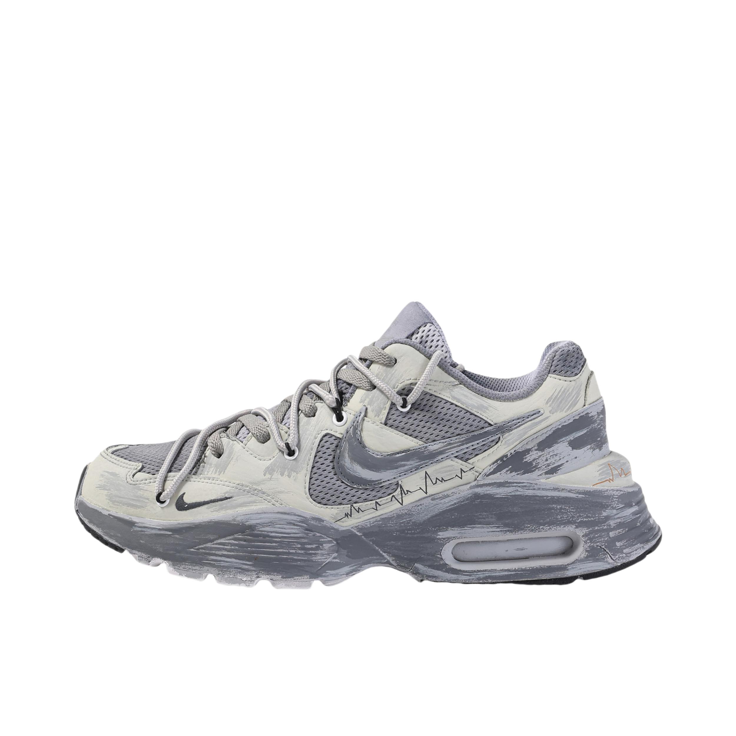 推荐商品：【定制球鞋】Nike Air Max Fusion 支撑 做旧 防滑耐磨 网布透气 防水 织物 时尚潮流 复古休闲 运动风 气垫 脏脏鞋 跑鞋 心动时刻