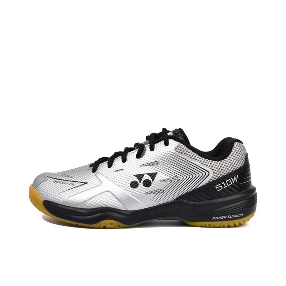 推荐商品：YONEX/尤尼克斯 Power Cushion 510系列 羽毛球鞋 系带减震回弹防滑耐磨透气 宽楦/黑色/银色