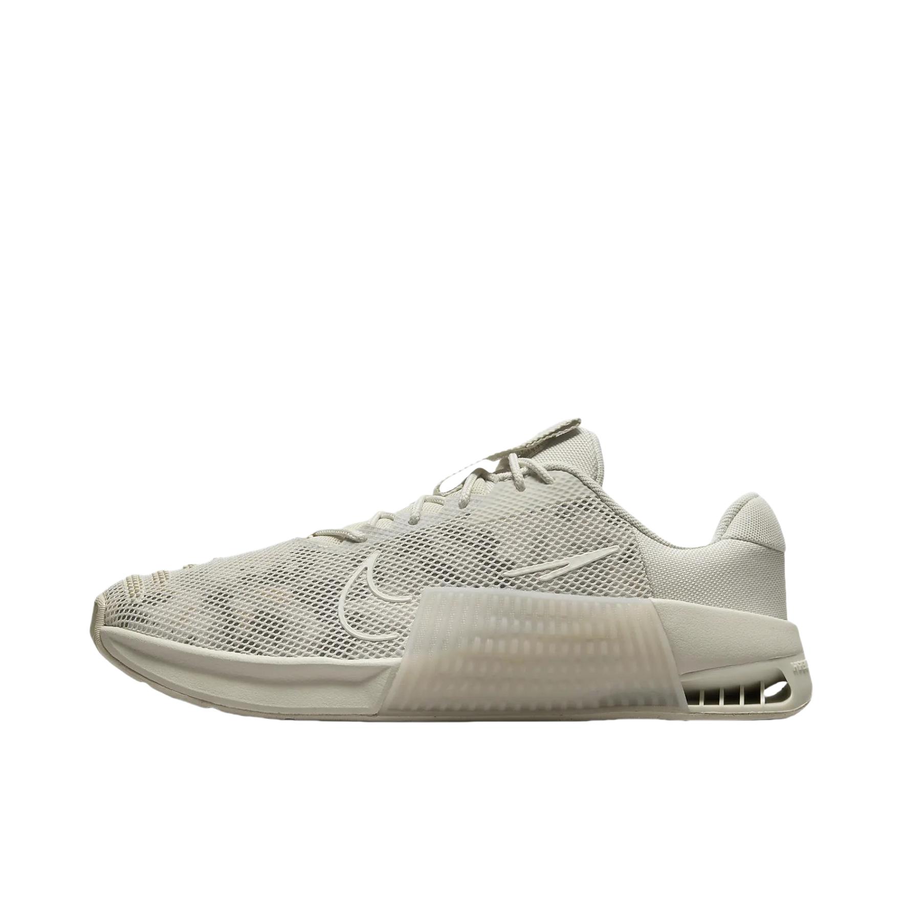 推荐商品：Nike Metcon 9 轻便透气 网面速干 减震 耐磨防滑 深蹲 训练鞋 女款/棕色 