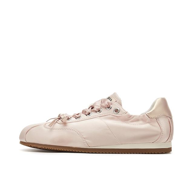 推荐商品：达芙妮 星步泡泡 德训鞋 运动休闲鞋 PU织物舒适耐磨简约百搭软底温柔芭蕾风高级感缎面欧若风 女款/粉色