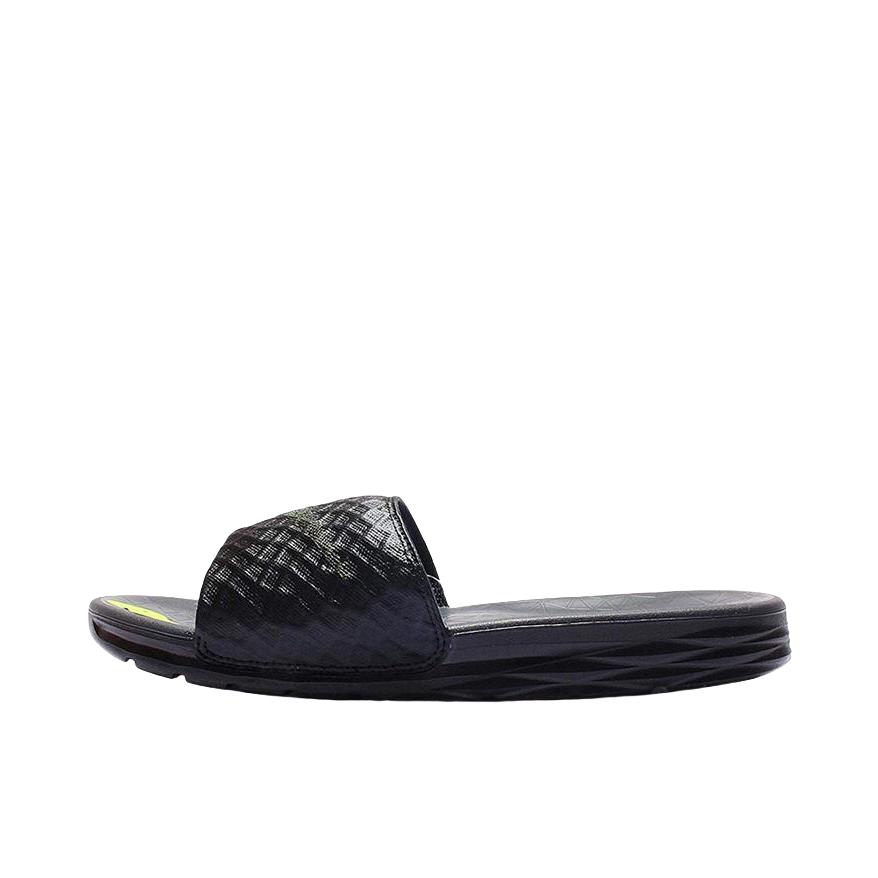推荐商品：Nike Benassi Solarsoft 一字镭射 舒适耐磨 轻便 简约 休闲运动 橡胶底 百搭 拖鞋 深黑色