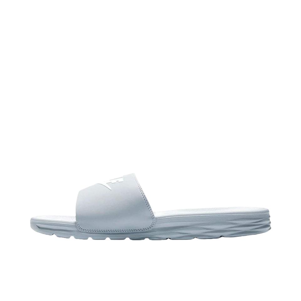 推荐商品：Nike Benassi Solarsoft 一字镭射 舒适耐磨 轻便 简约 休闲运动 橡胶底 百搭 拖鞋 灰色