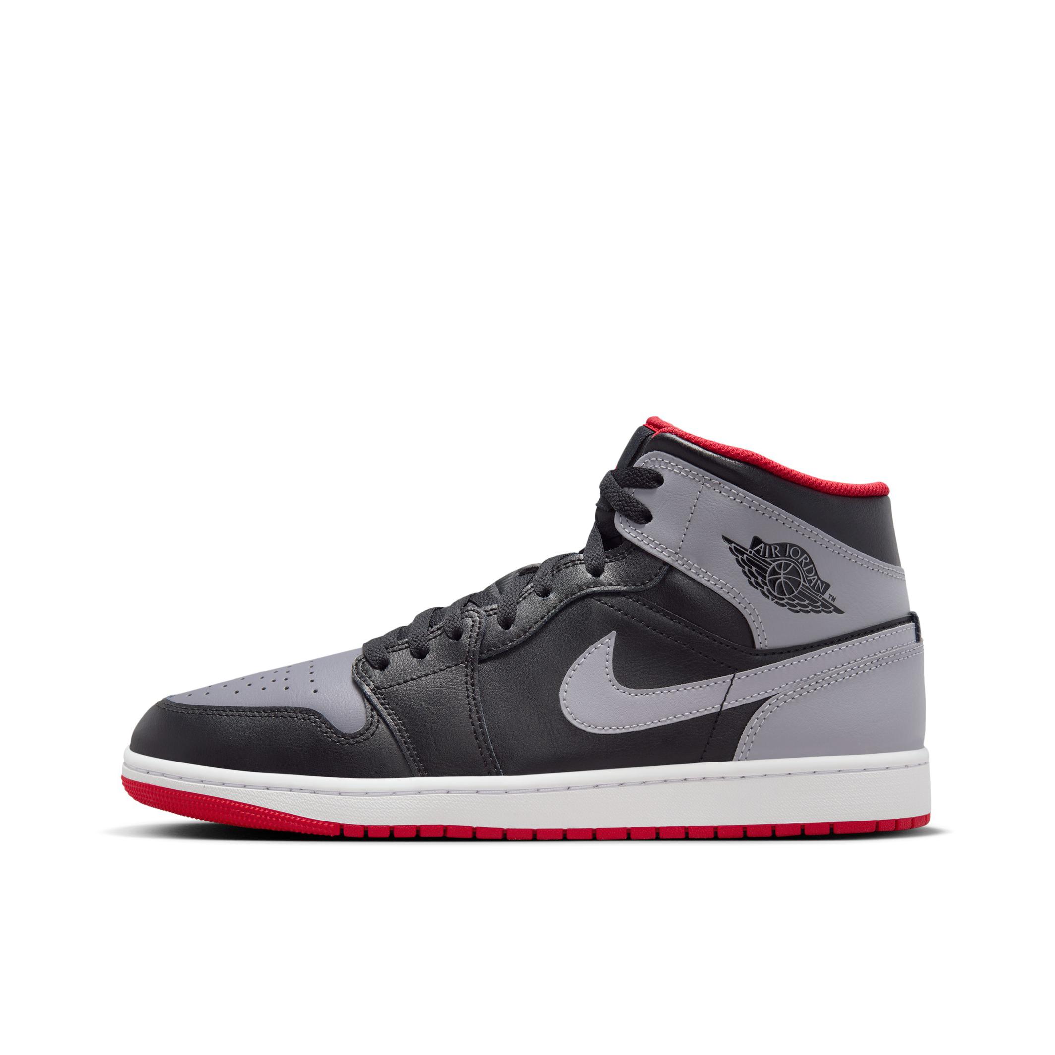 推荐商品：Air Jordan 1 板鞋 运动休闲鞋 复古潮流支撑合成革 黑/水泥灰/火焰红/白色