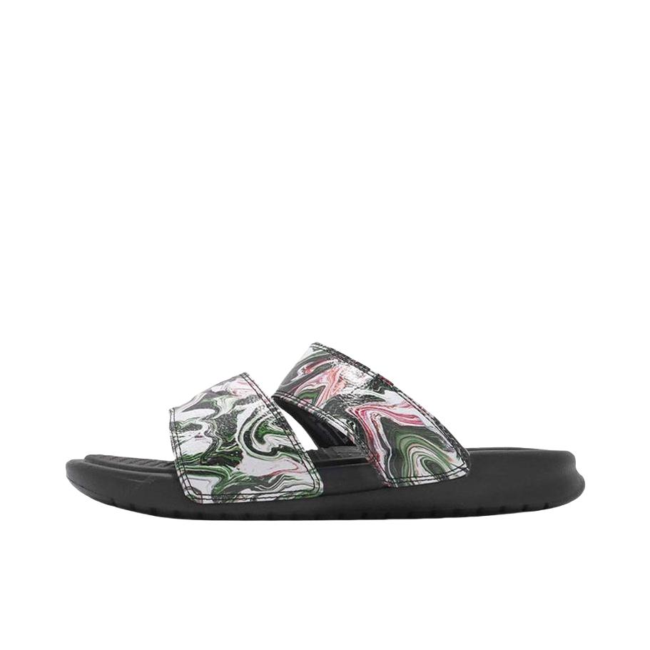 推荐商品：Nike Benassi Duo Ultra Slide 防滑耐磨 轻便 潮流百搭 休闲运动 双绑带 外穿 橡胶底 一字 拖鞋 女款/黑色