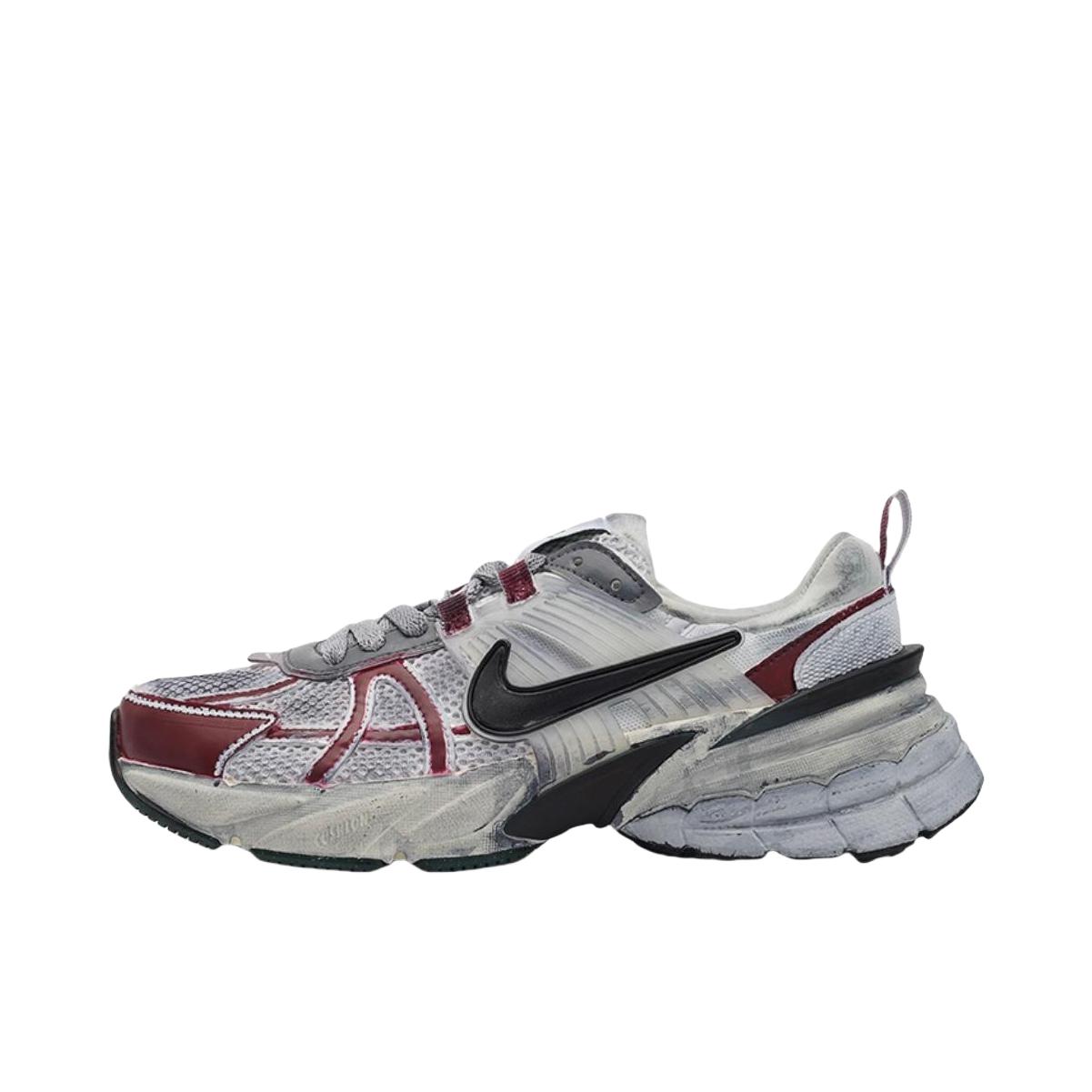 推荐商品：【定制球鞋】 Nike V2K Run 跑鞋 舒适减震网布透气防滑耐磨时尚潮流织物轻便百搭复古做旧防水 莓刻