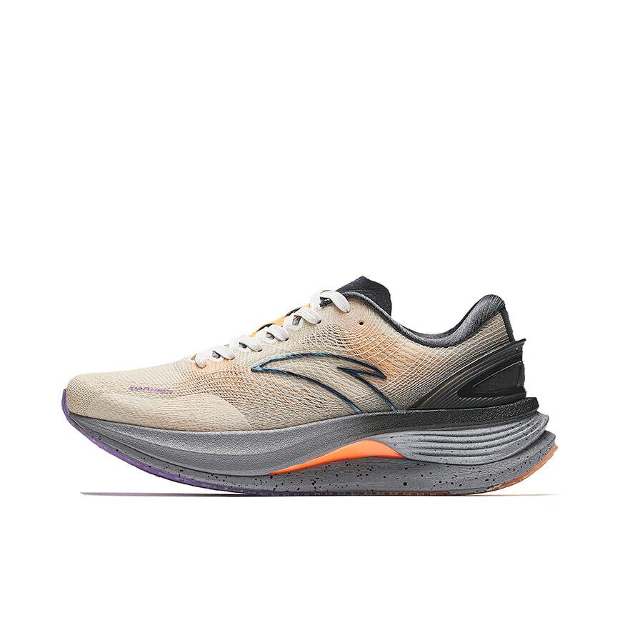 推荐商品：【贝克勒同款】 安踏 冠军3 Pro 跑鞋 氮科技缓震软底网面尼龙板弦科技版长距离流光风 女款/白垩色/云锦橙