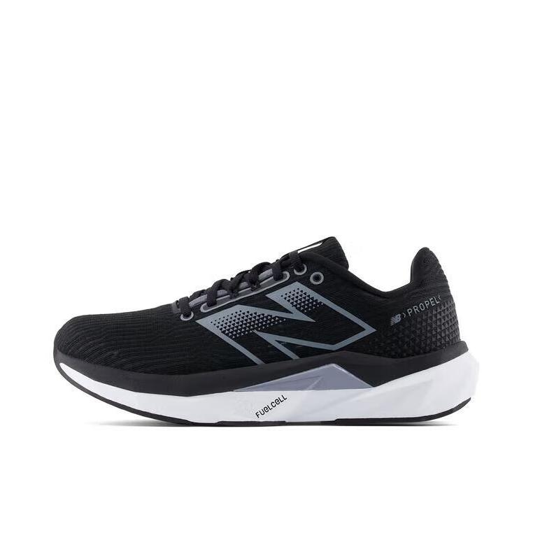推荐商品：New Balance FuelCell Propel v5 跑鞋 防滑耐磨缓震回弹舒适轻便低帮百搭支撑 B宽/黑色/白色