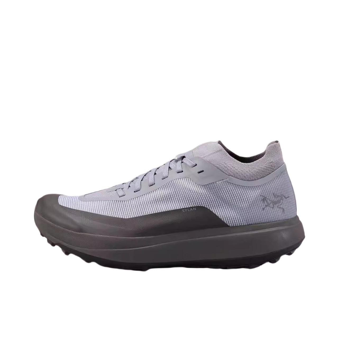 推荐商品：Arc'teryx 始祖鸟 Sylan 防滑回弹 织物 尼龙网布 厚底贴合 野外 长跑 跑鞋 烟灰色/莎克棕
