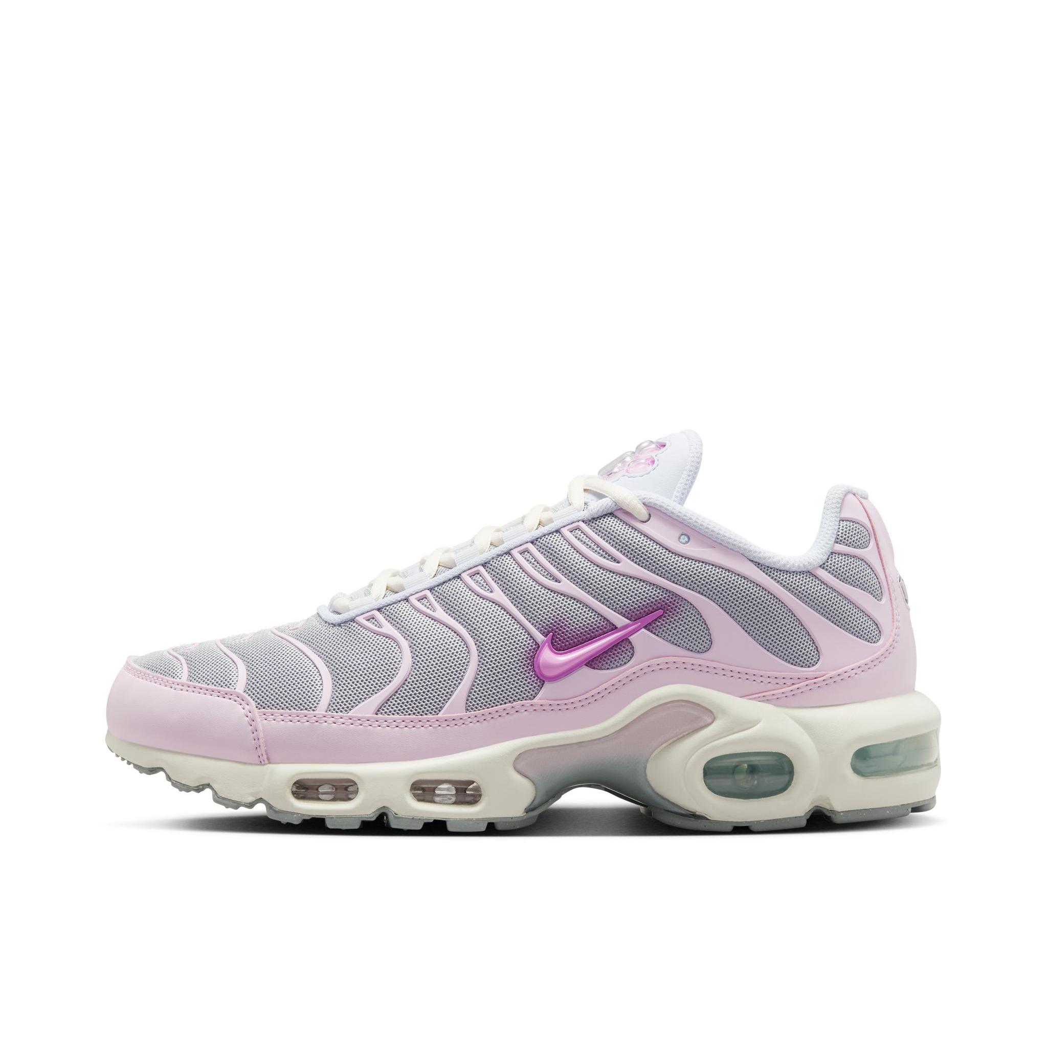 推荐商品：Nike Air Max Plus 跑鞋 休闲舒适轻便网布透气防滑耐磨气垫缓震包裹性贴合圆头 足球灰/趣味粉/白色/泡沫粉