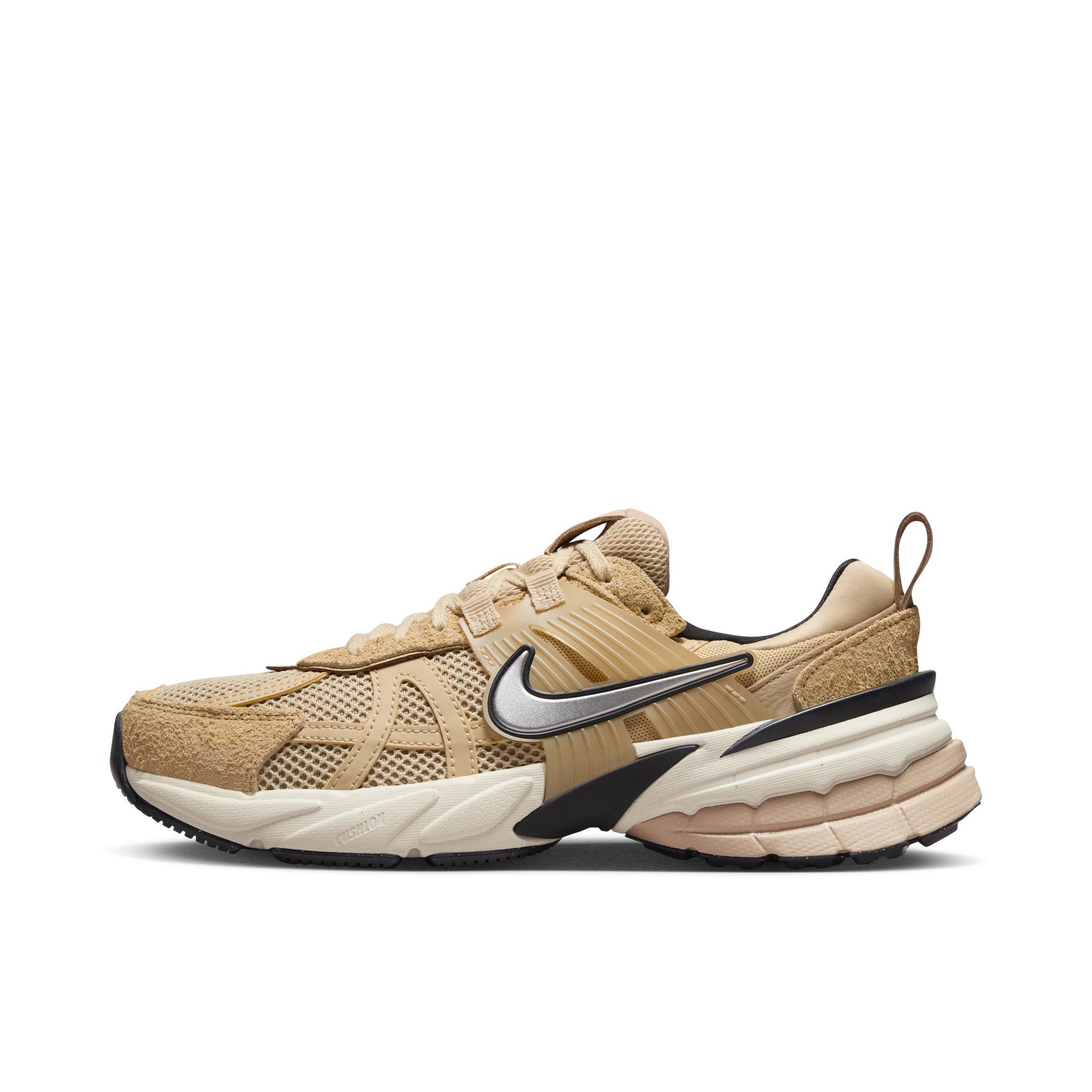 推荐商品：Nike V2K Run Runtekk 跑鞋 轻便网面透气防滑耐磨百搭时尚复古减震抓地圆头 芝麻棕/金属铬色/浅土褐