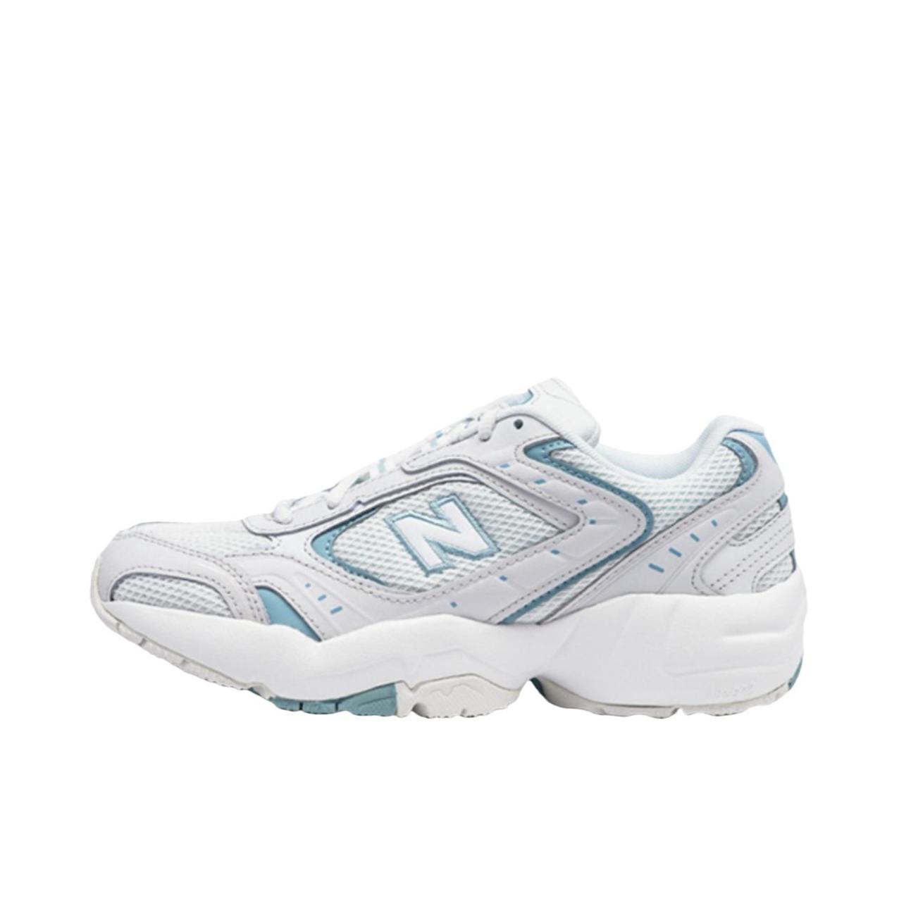 推荐商品：New Balance 452 复古百搭 舒适轻便 网面透气 防滑耐磨 运动休闲鞋 女款/白色/蓝色