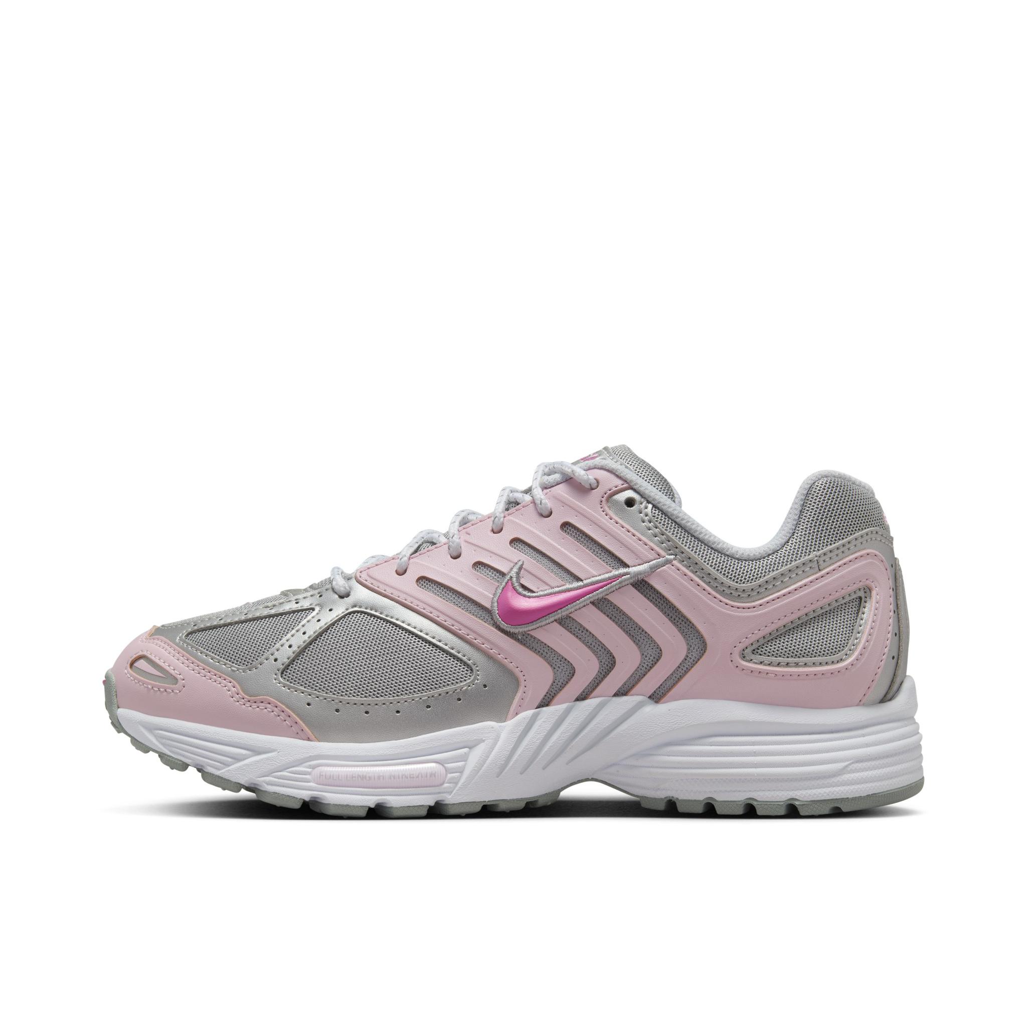 推荐商品：Nike Air Pegasus 2005 跑鞋 抓地缓震透气舒适支撑防滑耐磨复古百搭时尚潮流 足球灰/趣味粉