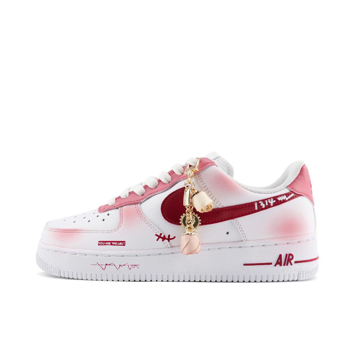 推荐商品：【定制球鞋】Nike Air Force 1 板鞋 舒适轻便防滑耐磨包裹性合成革防水复古简约增高 玫瑰情话