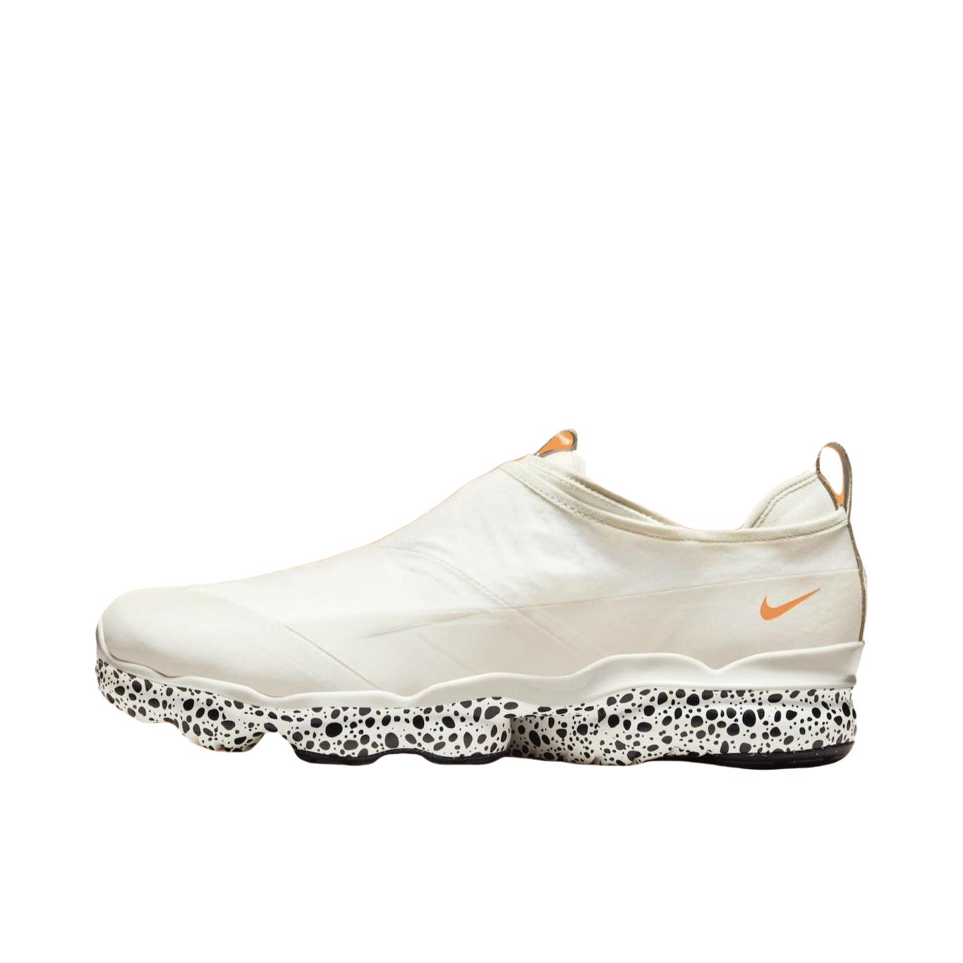 推荐商品：Nike Vapormax Moc Roam 跑鞋 气垫织物防滑耐磨缓震透气耐穿回弹时尚简约运动休闲 白色