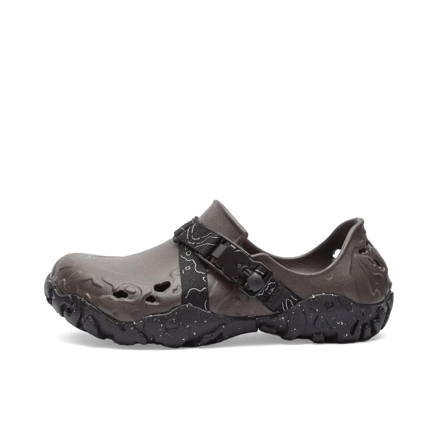 推荐商品：Crocs/卡骆驰 All-Terrain Atlas 特林坦克 圆头 防滑耐磨 舒适透气 外穿运动 凉鞋 棕色