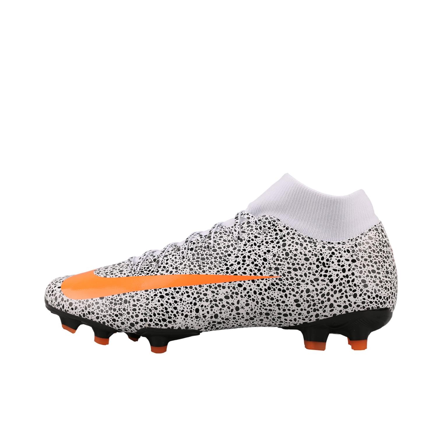 推荐商品：Nike Mercurial Superfly 7 Academy MG 中端 胶质短钉 多场地 训练 足球鞋 白色/黑色/橙色