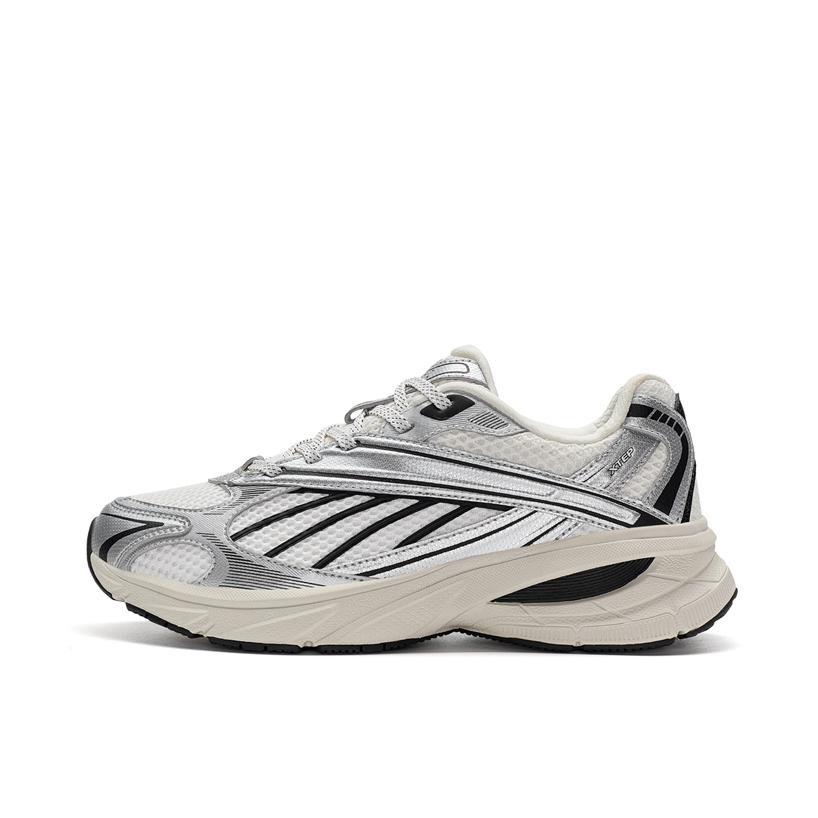 推荐商品：特步 小巴斯克 舒适轻便 网面透气 厚底增高 包裹性 复古 运动休闲鞋 女款/帆白/黑色