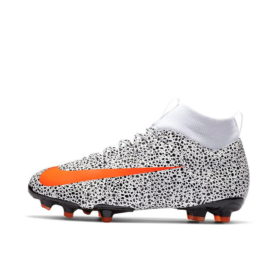 推荐商品：Nike Mercurial Superfly 7 Academy MG 中端 胶质短钉 多场地 训练 足球鞋 大童/白色/橙色