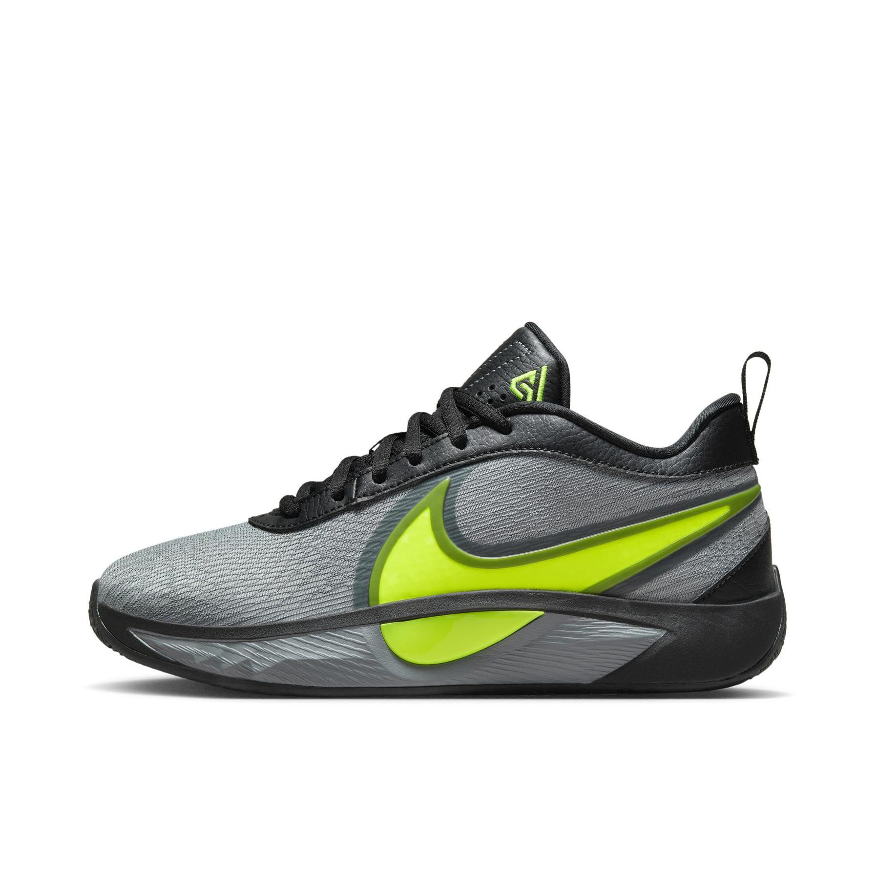 推荐商品：Nike Giannis Freak 6 字母哥6代 篮球鞋 抗扭抓地缓震回弹防滑耐磨舒适百搭时尚训练 GS/黑色/冷灰/荧光黄