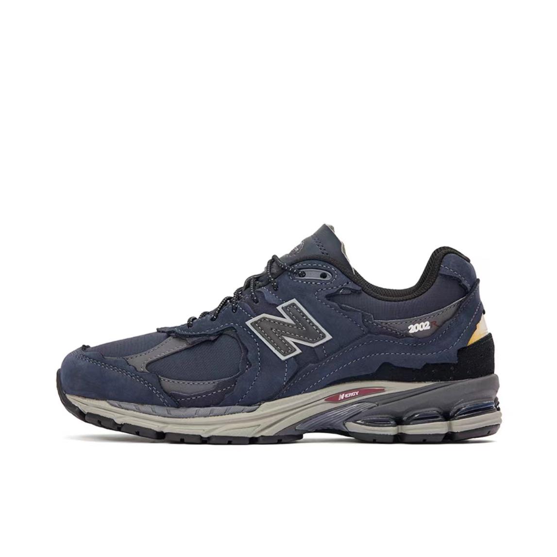 推荐商品：New Balance 2002R 跑鞋 缓震防滑耐磨透气复古拼接防水气垫慢跑支撑 深蓝色/灰色