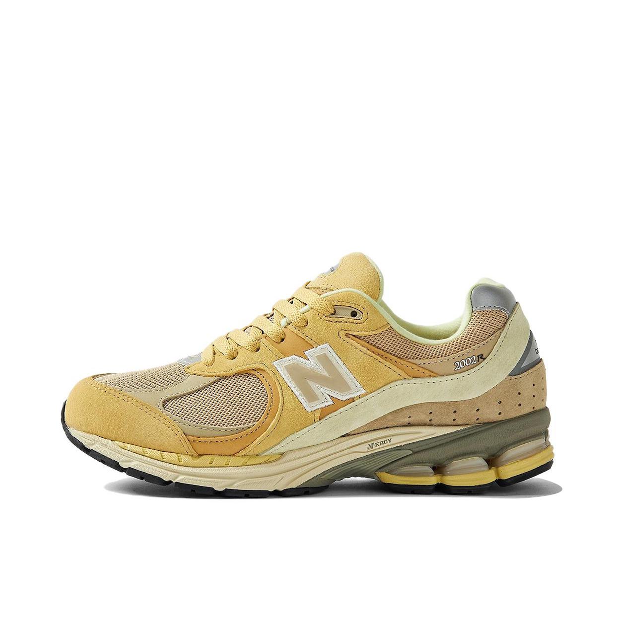 推荐商品：New Balance 2002R 跑鞋 缓震防滑耐磨透气复古拼接防水气垫慢跑支撑 Auralee联名/黄色