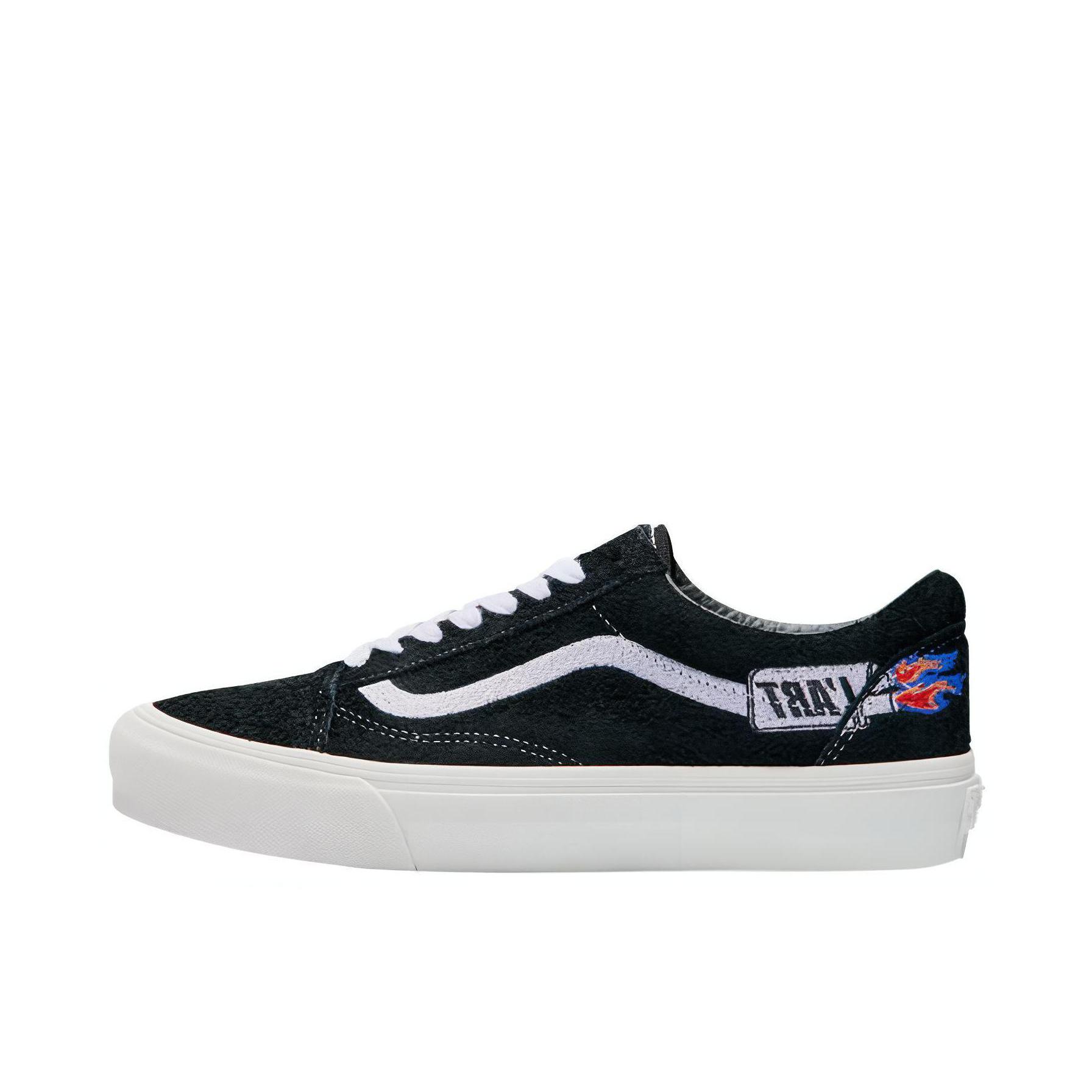推荐商品：Vans/范斯 Old Skool 滑板鞋 板鞋 轻便防滑复古舒适经典 KAR L'Art de L'Automobile联名/印花/白色/黑色
