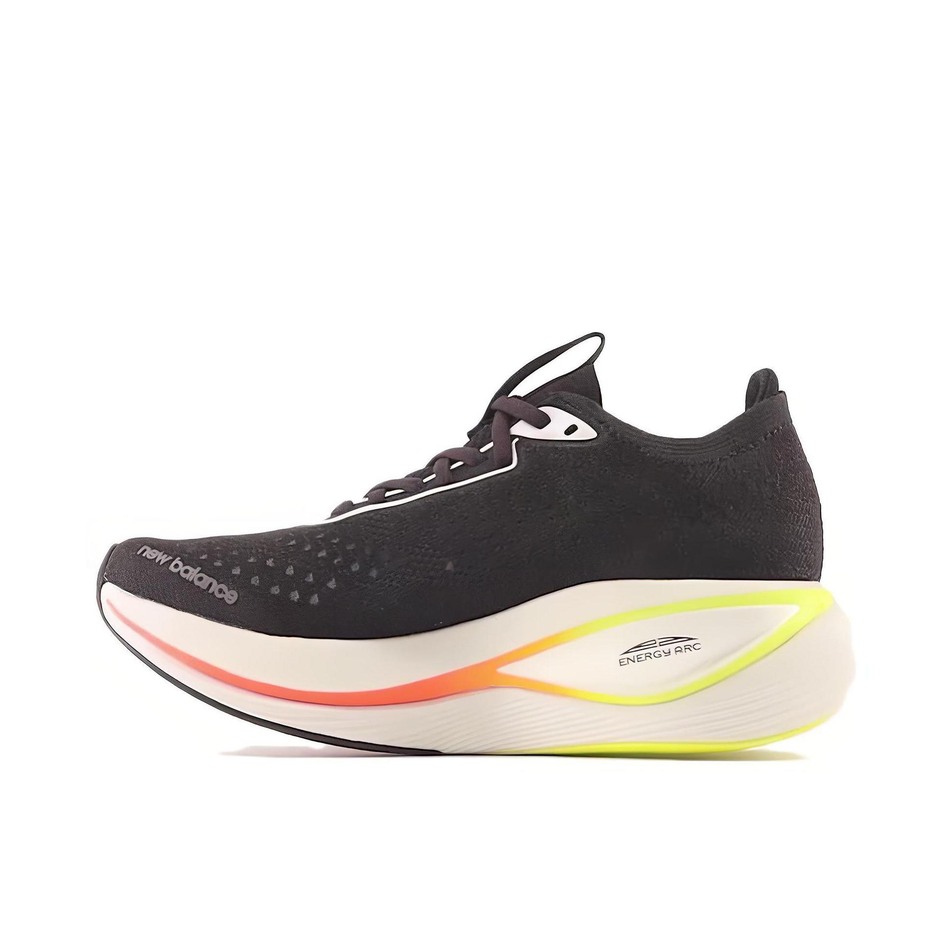 推荐商品：New Balance FuelCell SuperComp Trainer 跑鞋 全掌碳板网布透气防滑耐磨减震织物马拉松高回弹 女款/黑色/白色