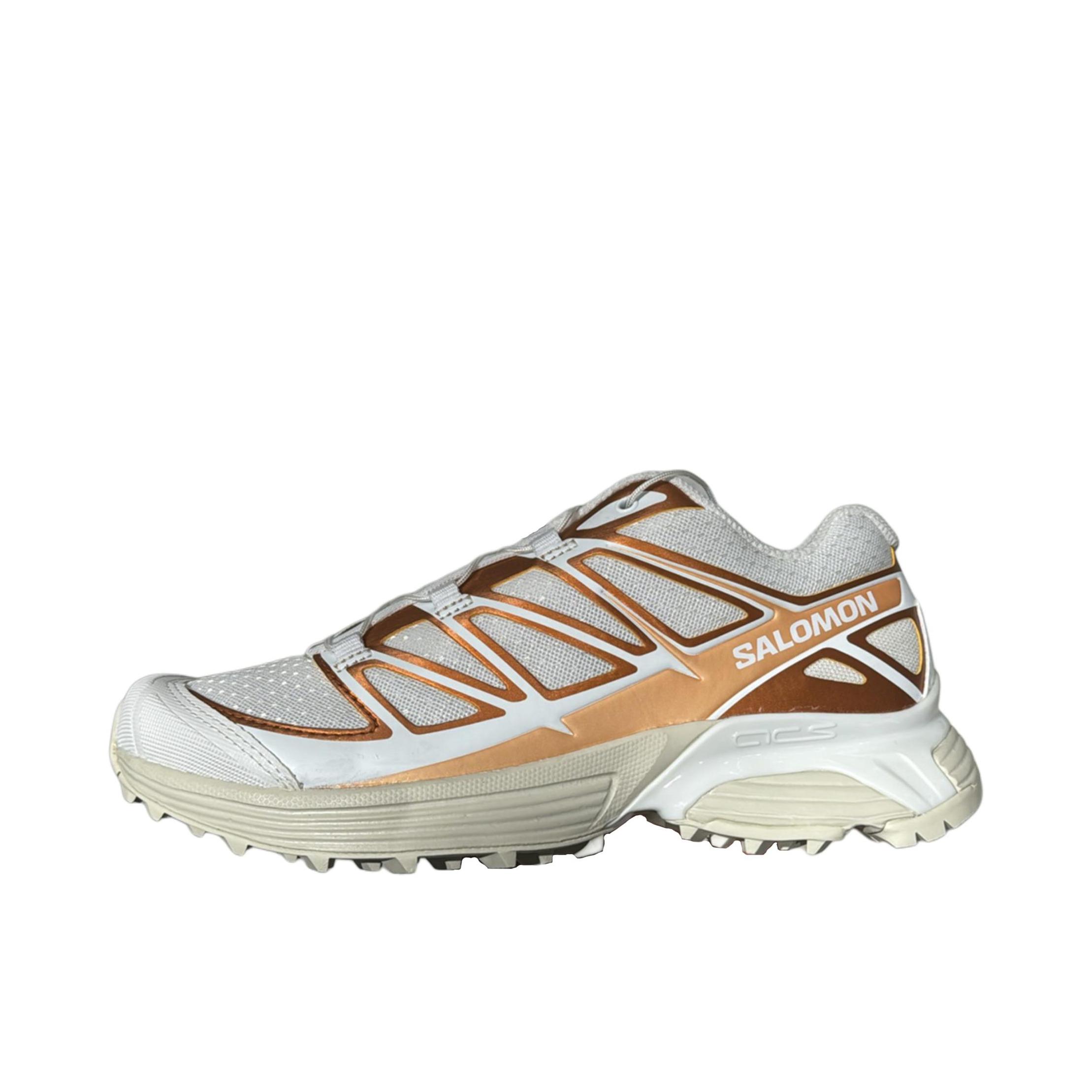 推荐商品：Salomon/萨洛蒙 XT-Pathway 防滑耐磨 减震回弹 舒适透气 压花鞋面 抽绳防水 越野 织物 户外休闲鞋 白色/金色