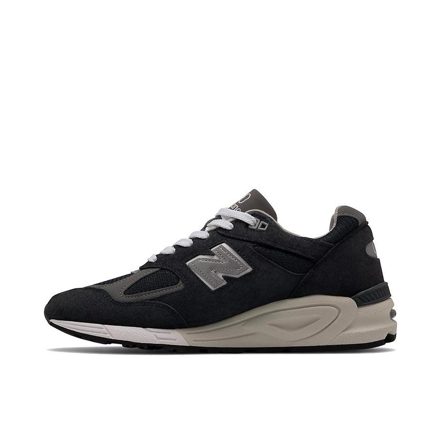 推荐商品：New Balance 990 V2 跑鞋 人造革防滑耐磨抗冲击织物网布透气减震复古包裹性 黑色