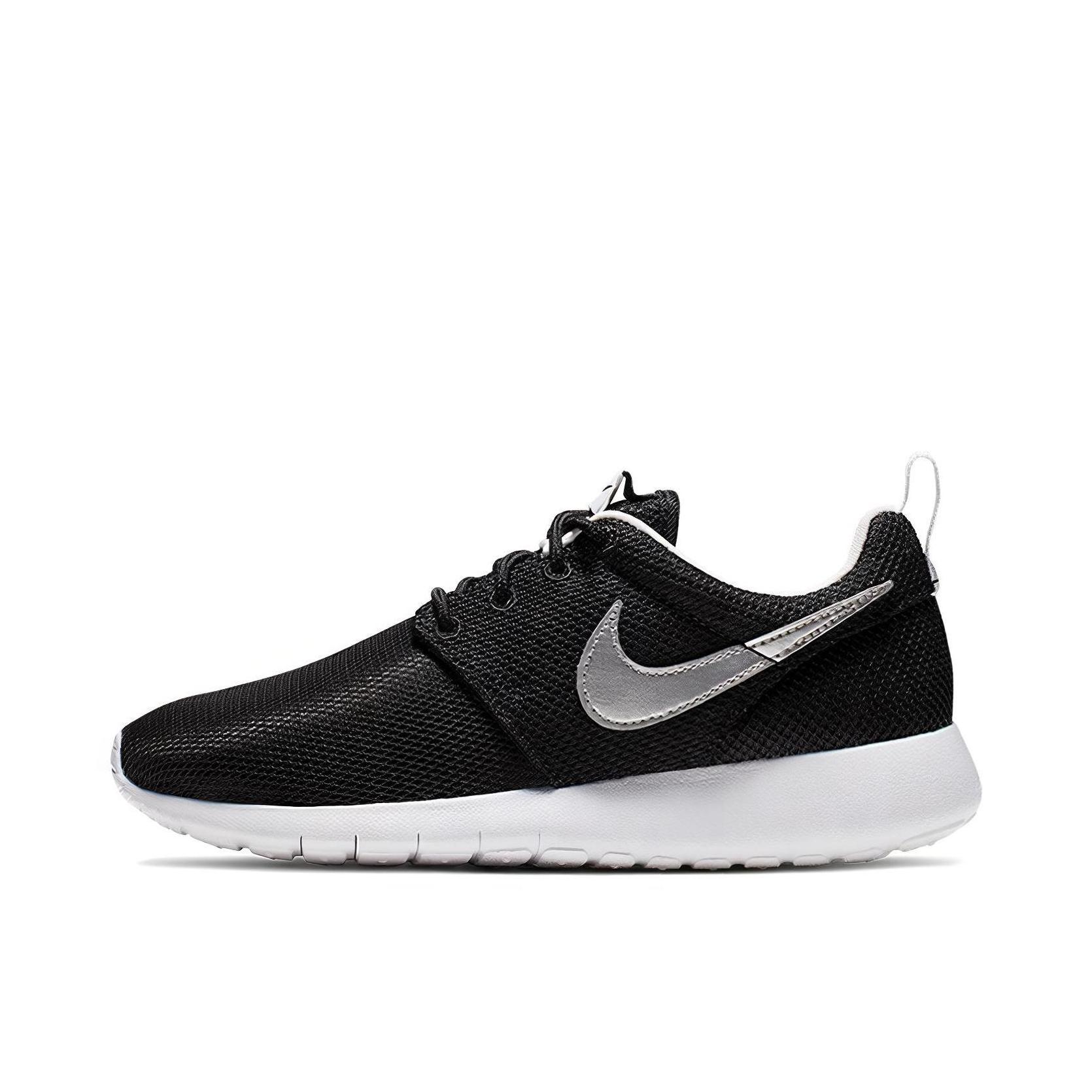 推荐商品：Nike Roshe One 运动休闲鞋 缓震防滑耐磨舒适透气轻便网面低帮圆头 Black/Metallic Silver 黑色/银色