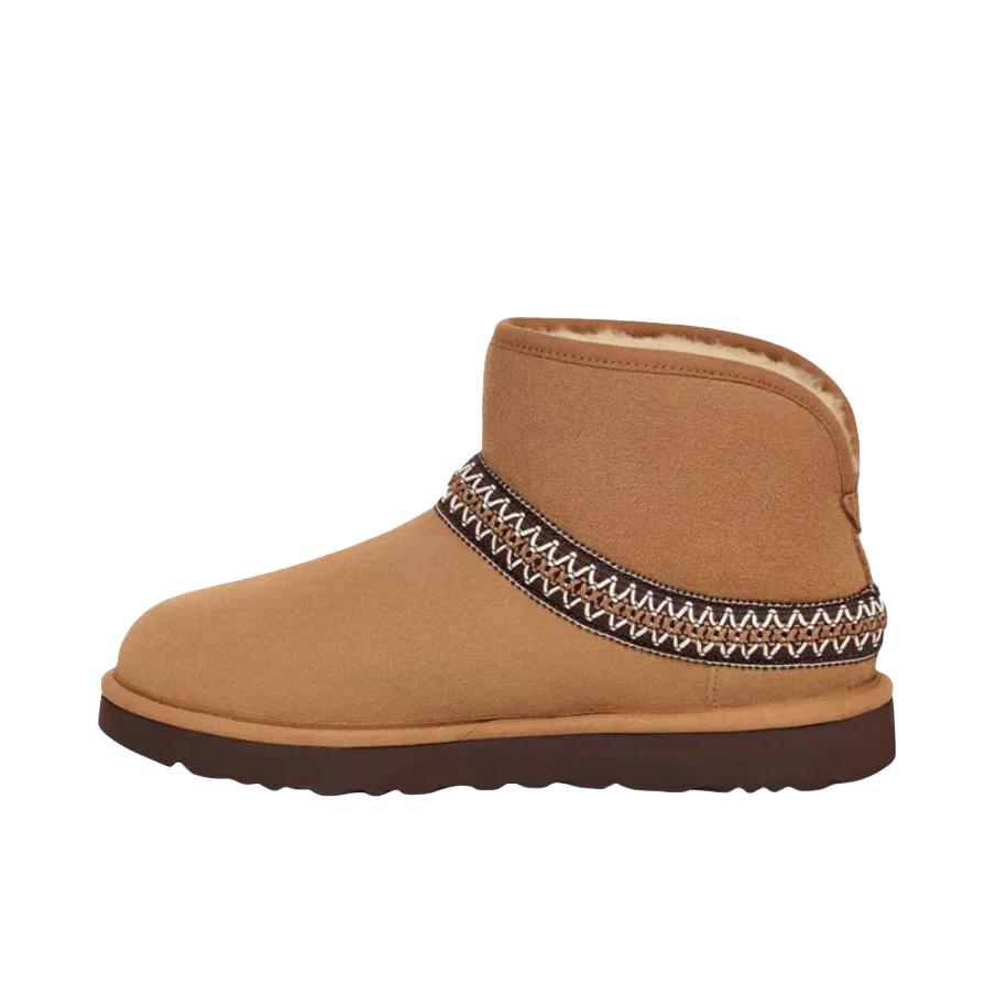 推荐商品：UGG  Classic Crescent  穗带装饰 防滑 舒适轻便 平底圆头 时尚百搭  短靴 雪地靴 女款/短筒/栗色