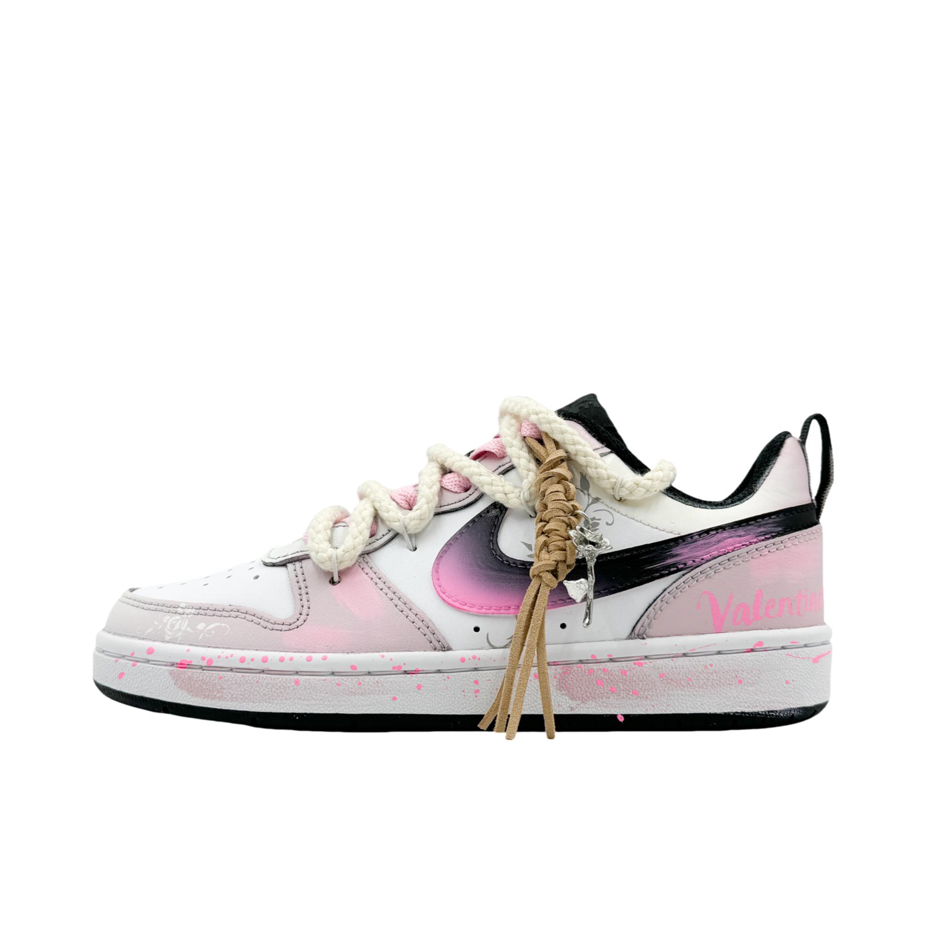 推荐商品：【定制球鞋】 Nike Court Borough 板鞋 防滑防水轻便减震手绘减龄做旧甜酷高街合成革甜妹包裹性复古婚鞋增高小白鞋薄底秋冬脏脏鞋 GS/玫瑰之名