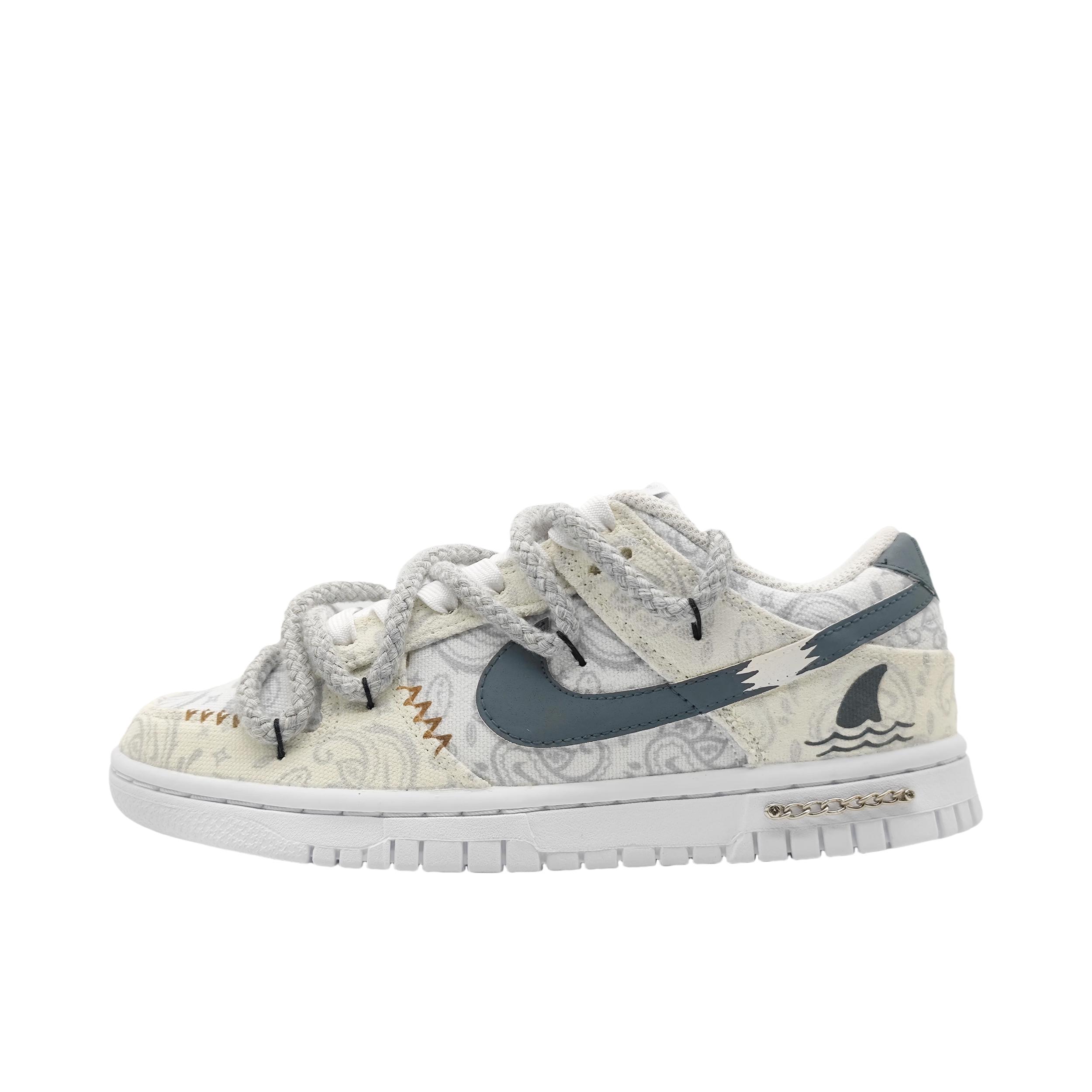 推荐商品：【定制球鞋】 Nike Dunk 板鞋 平跟系带防滑耐磨做旧高街简约百搭潮流复古美式 女款/假日漂流