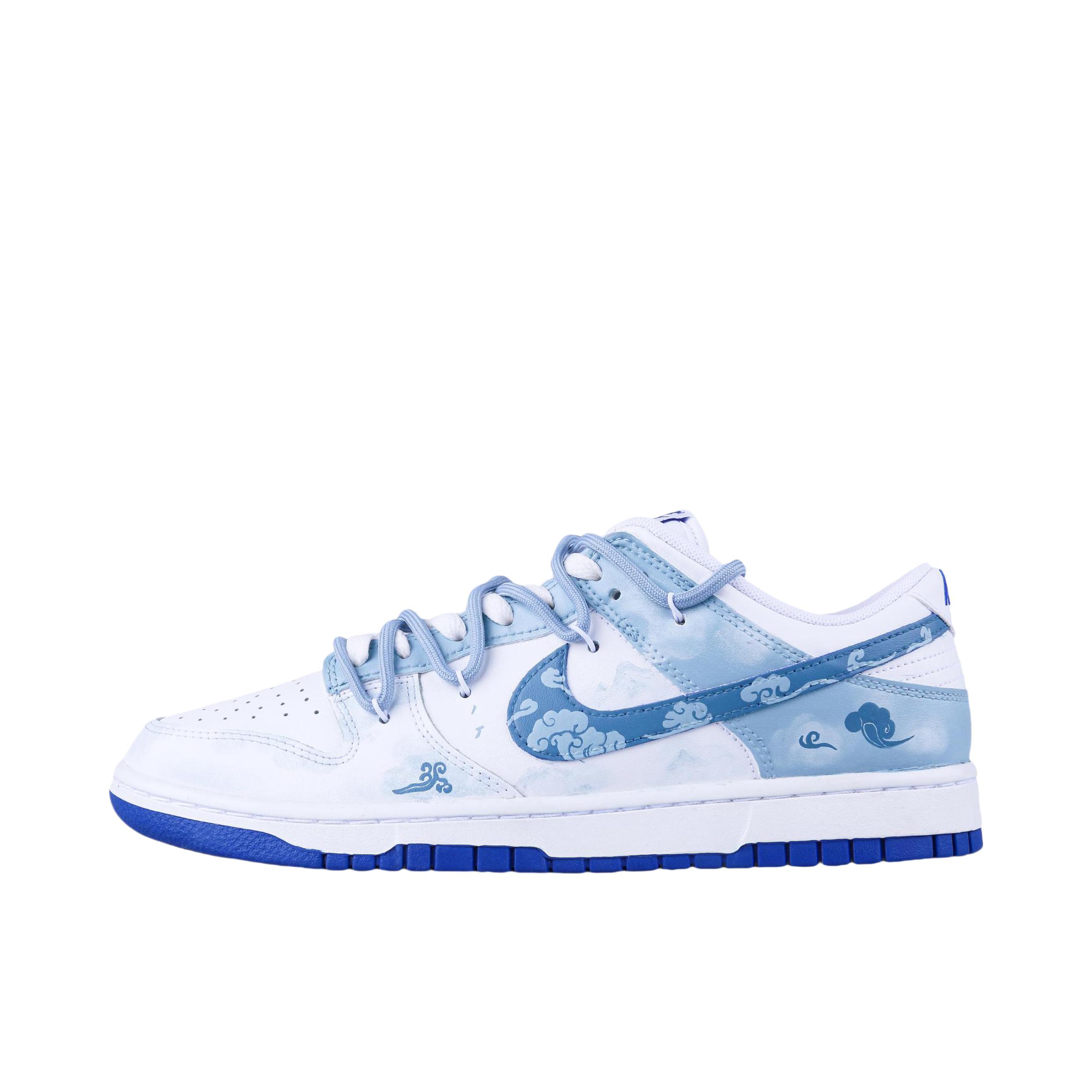 推荐商品：【定制球鞋】 Nike Dunk 板鞋 平跟系带防滑耐磨做旧高街简约百搭潮流复古美式 白色/浅蓝色
