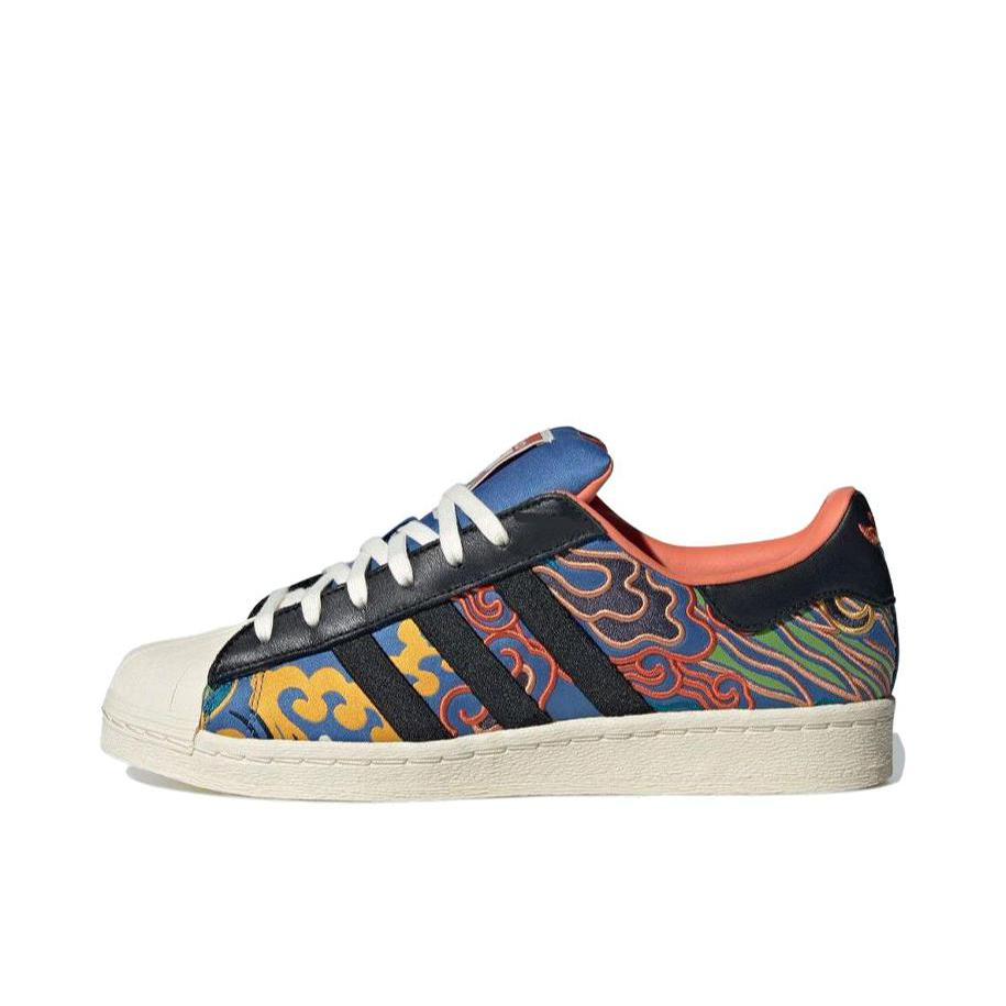 推荐商品：adidas Superstar 80s 板鞋 贝壳头复古防滑耐磨防水减震运动 FEIFEI RUAN联名/贝母白/黑色/彩色