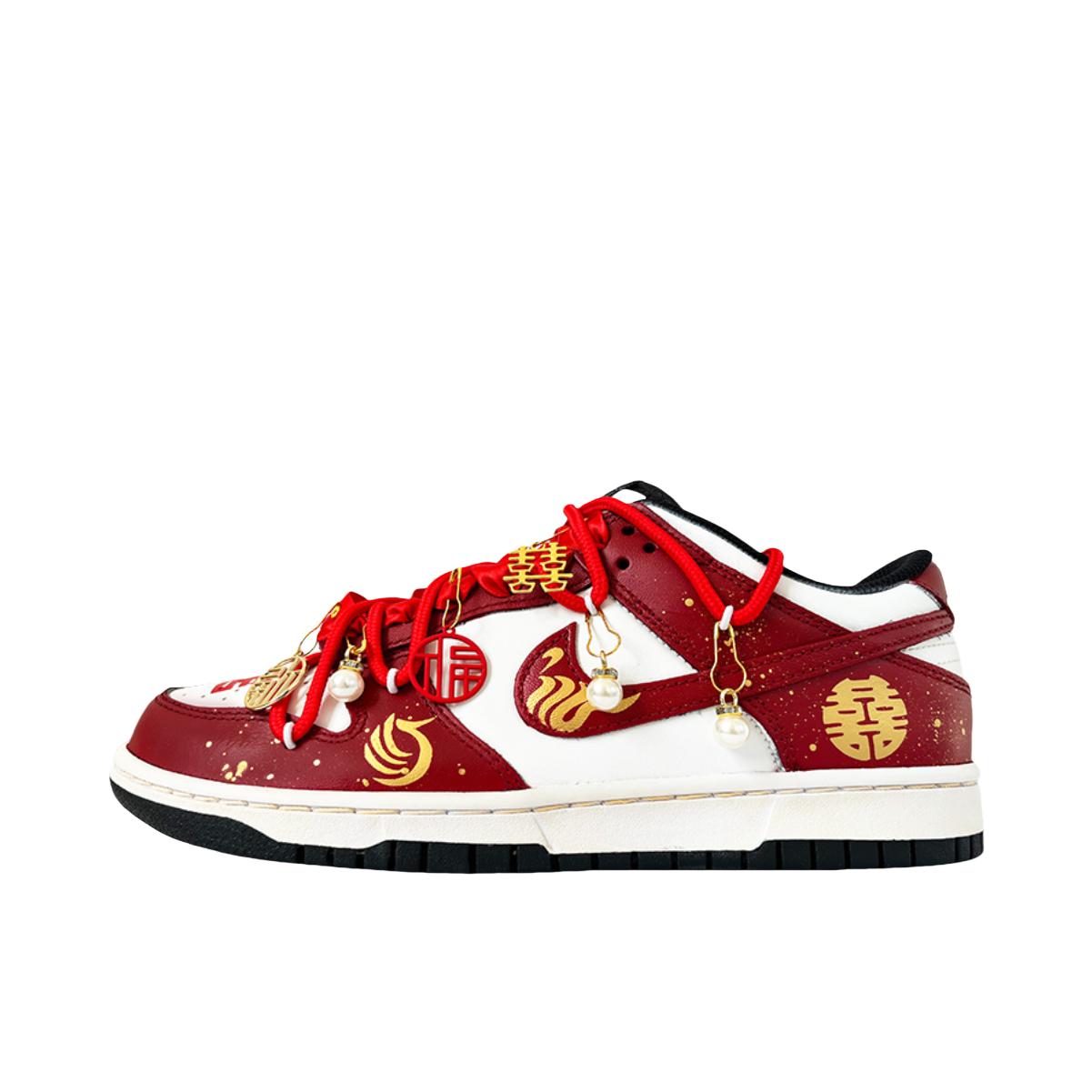 推荐商品：【定制球鞋】 Nike Dunk 板鞋 平跟系带防滑耐磨做旧高街简约百搭潮流复古美式 女款/婚鞋