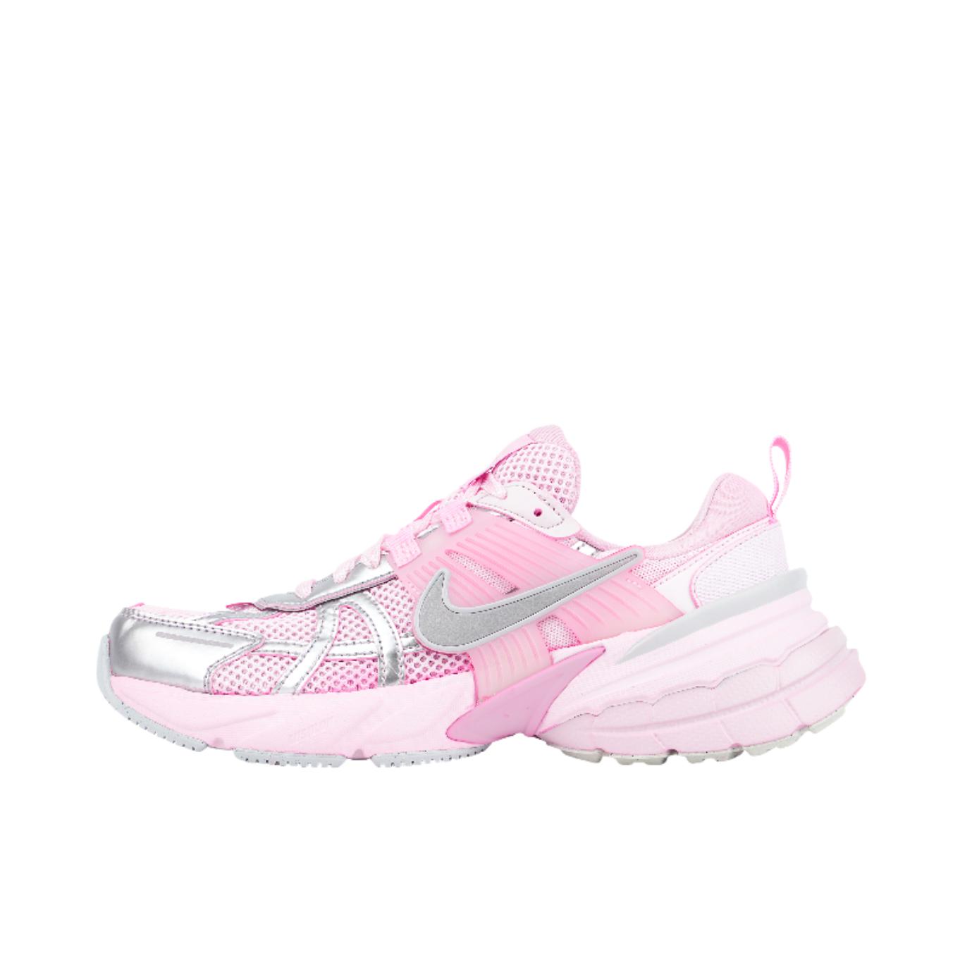 推荐商品：【定制球鞋】 Nike V2K Run 跑鞋 舒适减震网布透气防滑耐磨时尚潮流织物轻便百搭复古做旧防水 粉银甜心
