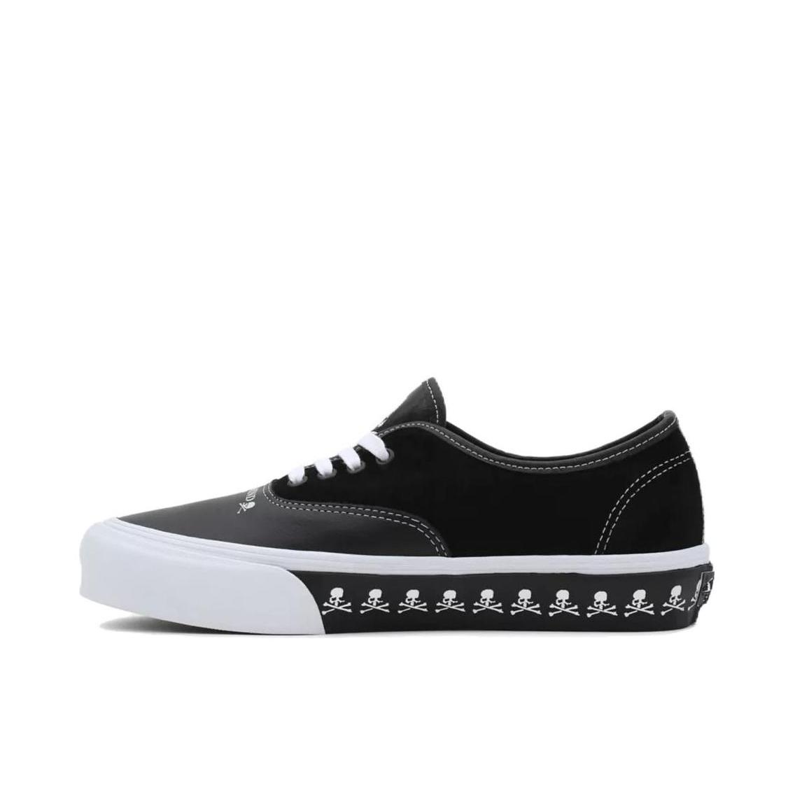 推荐商品：Vans/范斯 Authentic 潮流休闲 轻便舒适 防滑耐磨 百搭运动 复古 板鞋 MASTERMIND WORLD联名/烟灰色/黑色