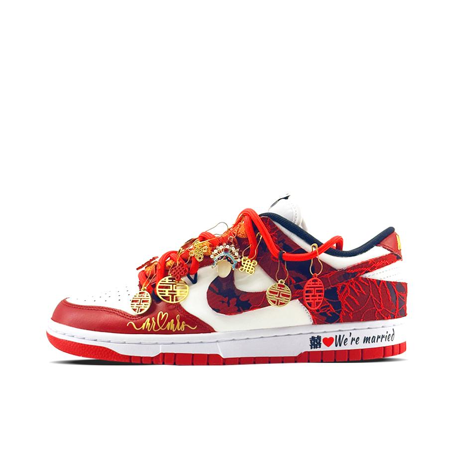 推荐商品：【定制球鞋】 Nike Dunk 板鞋 平跟系带防滑耐磨做旧高街简约百搭潮流复古美式 我们结婚了