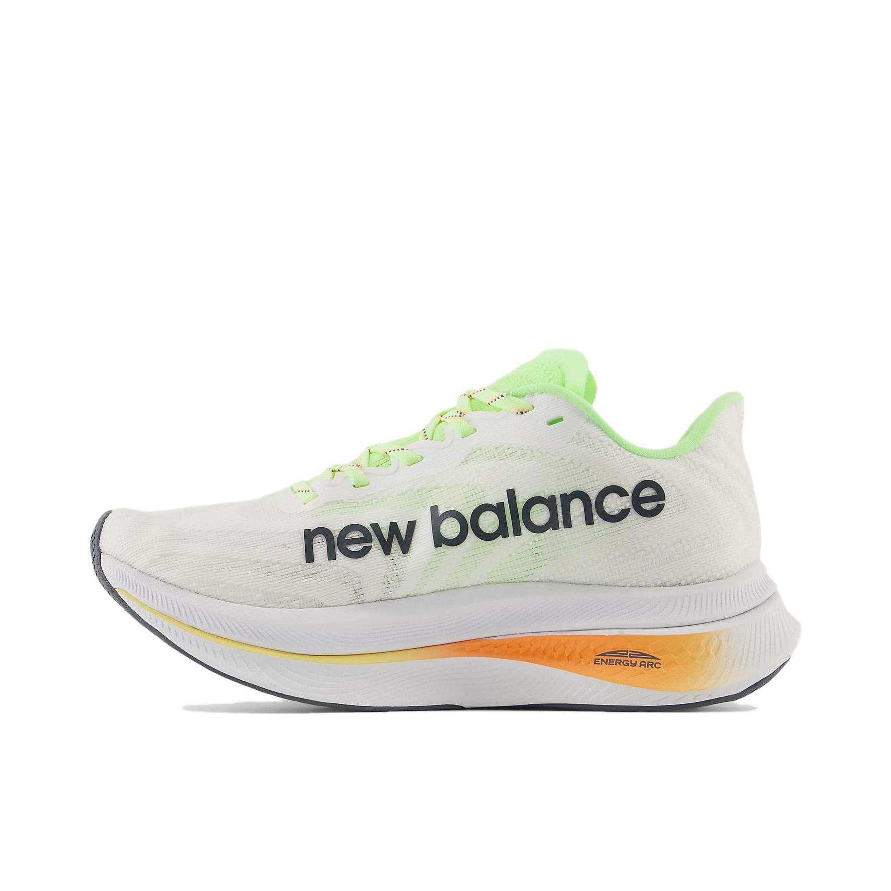 推荐商品：New Balance FuelCell SuperComp Trainer V2 跑鞋 竞速减震碳板织物马拉松短跑 白色/绿色