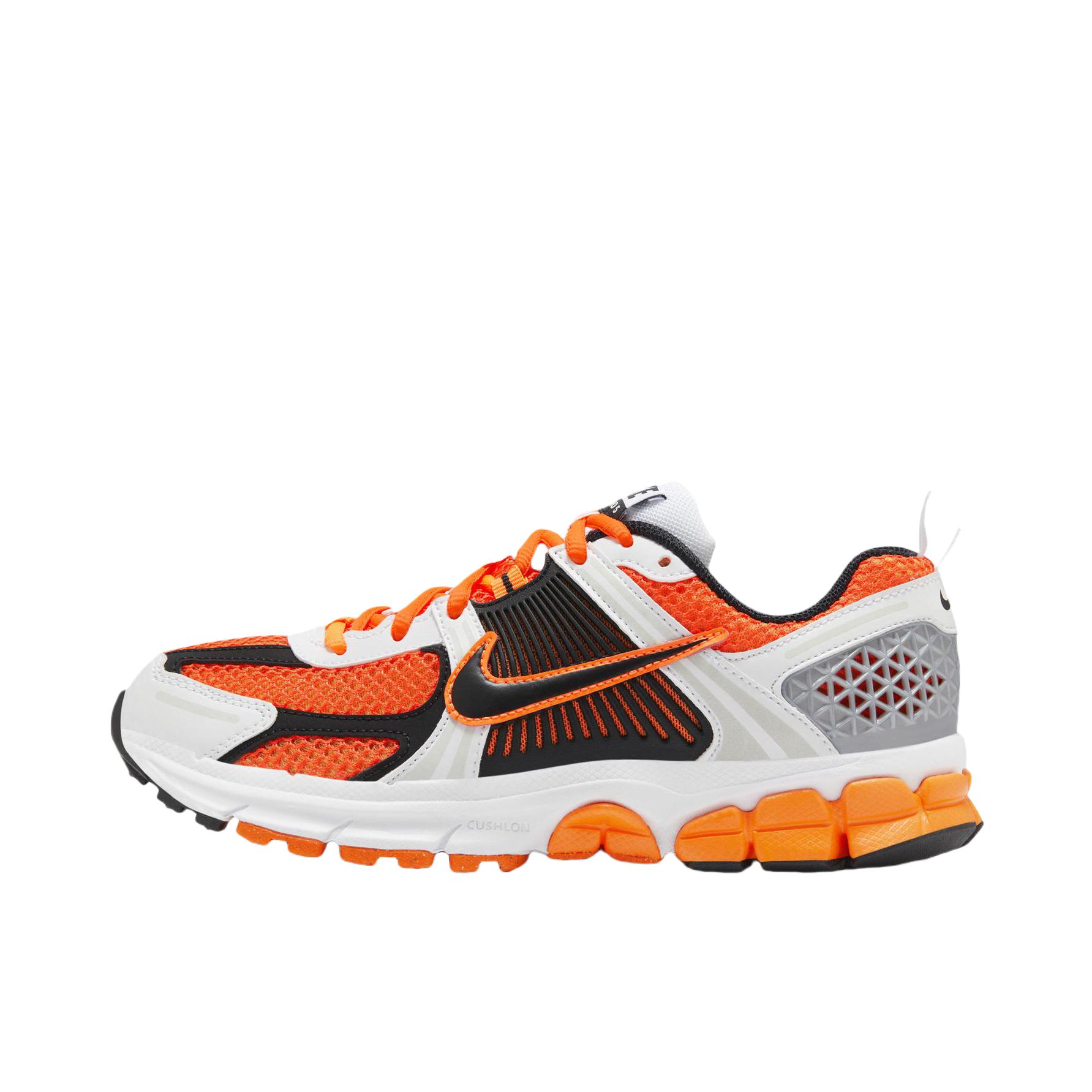 推荐商品：Nike Zoom Vomero 5 跑鞋 舒适缓震网面透气百搭复古支撑训练轻便 大童/荷兰橙/白色/金属银灰/黑色