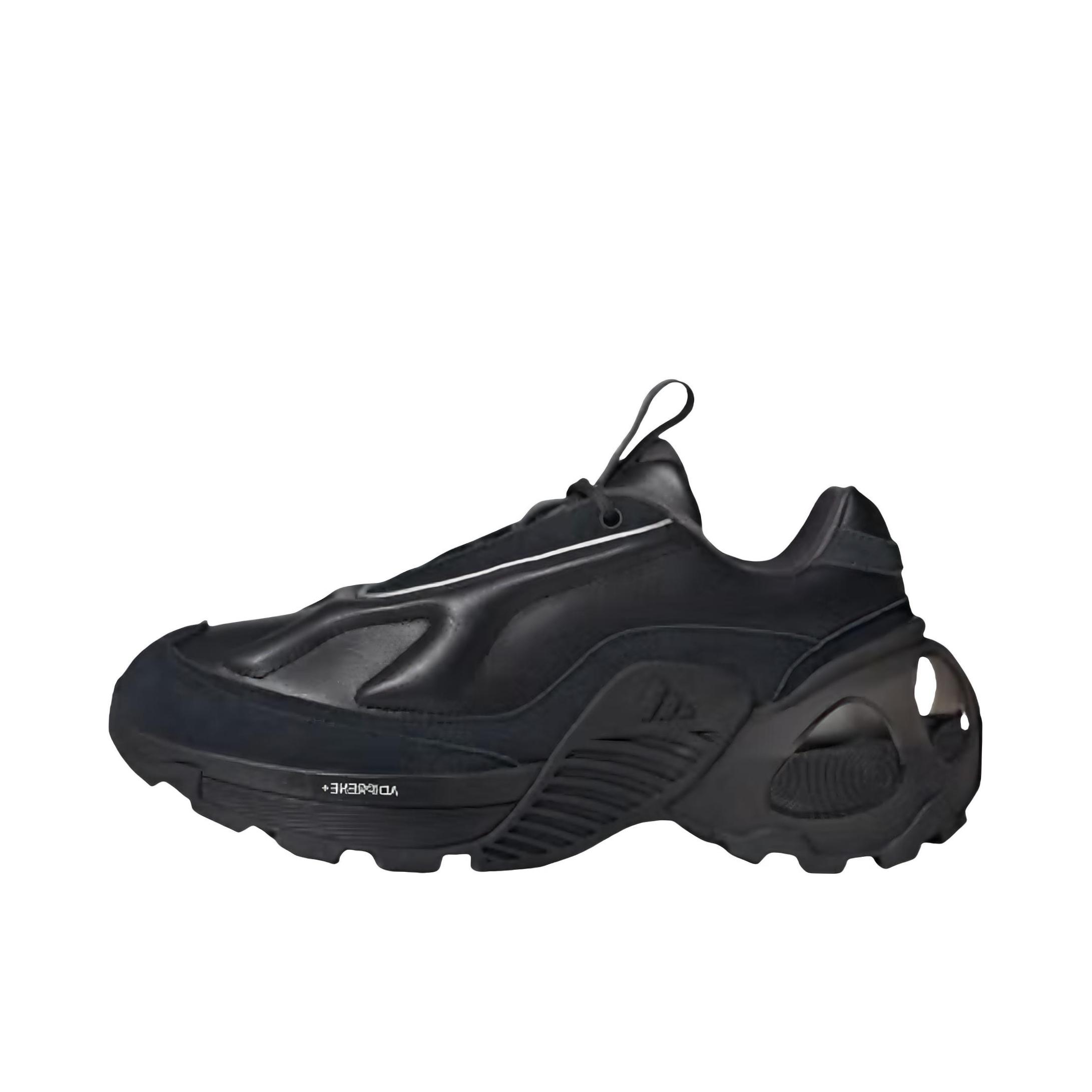 推荐商品：adidas Wonder Runner 跑鞋 轻机甲透气增高织物合成革长跑训练 一号黑/碳黑/金属银