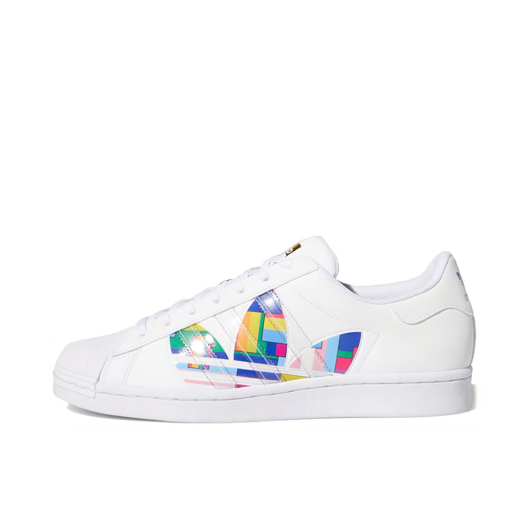 推荐商品：【宋雨琦同款】 adidas Originals Superstar 板鞋 轻便贝壳头薄底舒适百搭耐磨复古  Pride  Pride联名/白色/彩虹