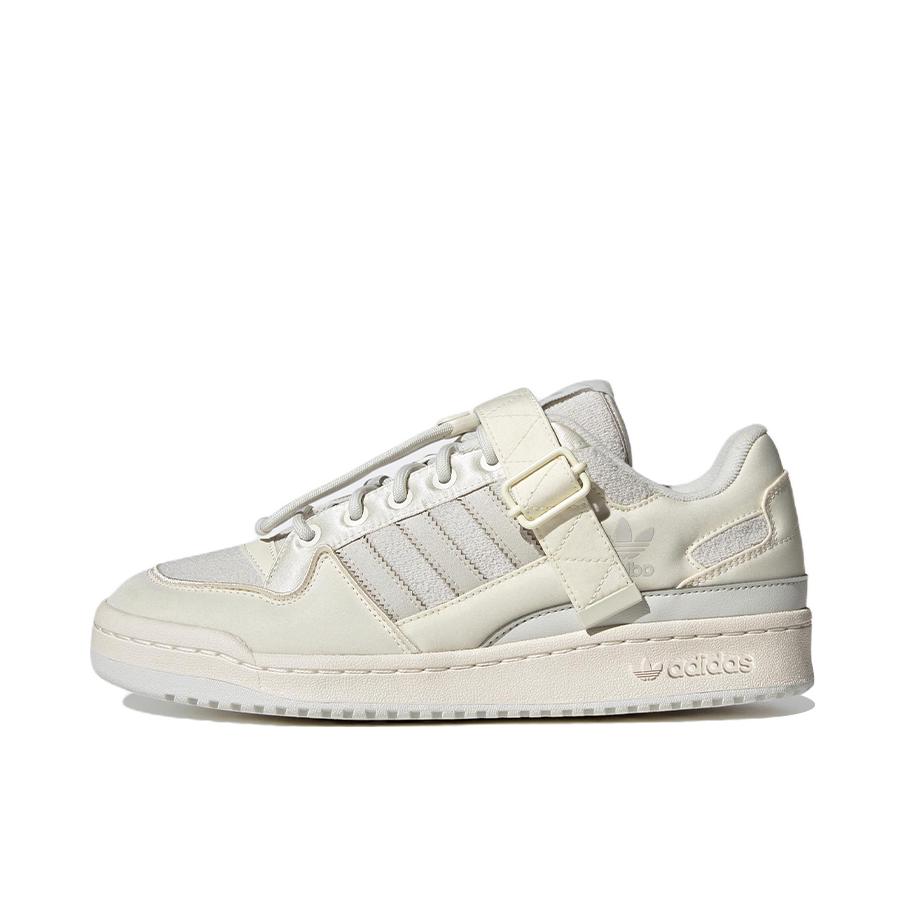 推荐商品：adidas Originals Forum 板鞋 轻便复古防滑时尚魔术贴篮球风薄底包裹性 低帮/米白色