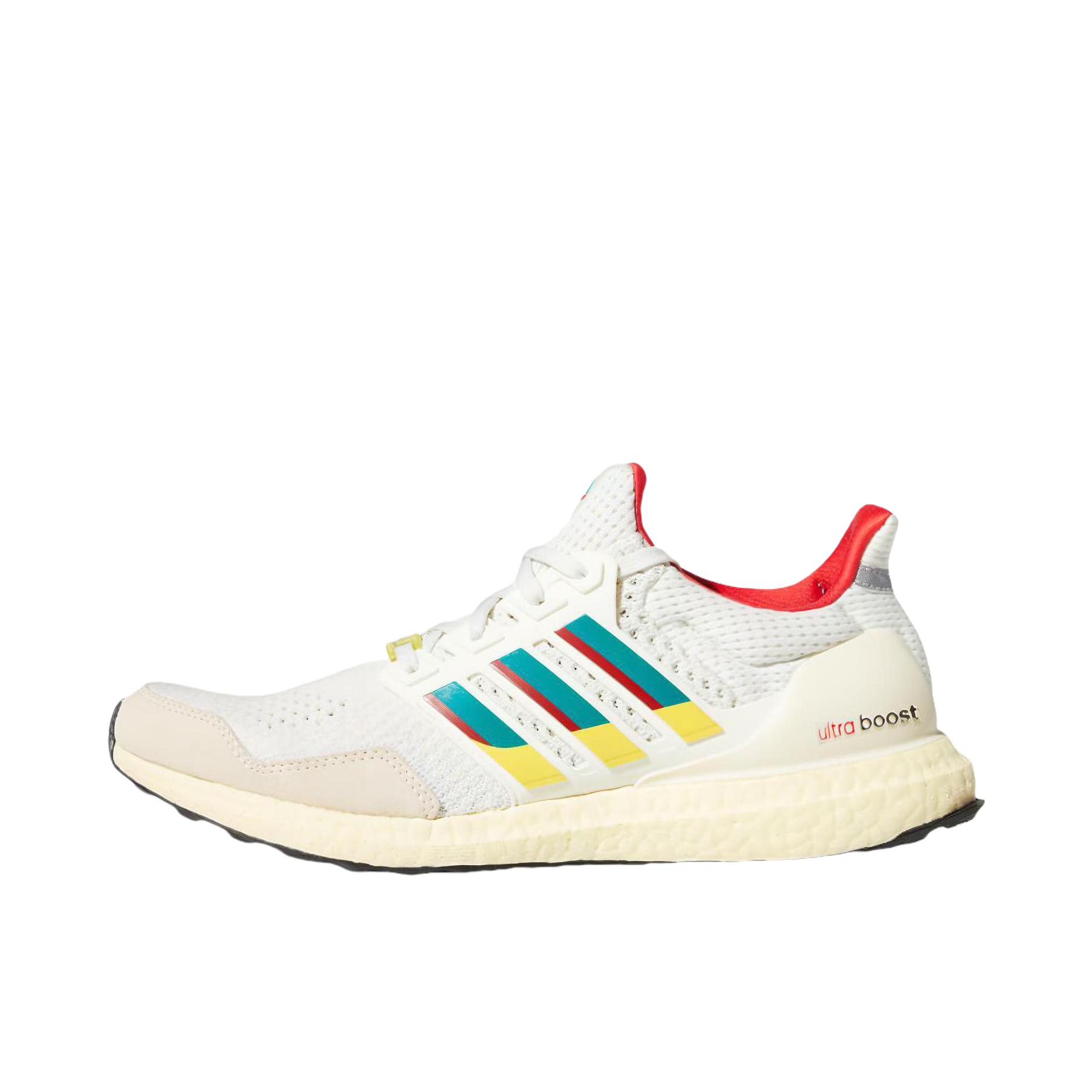 推荐商品：adidas UltraBoost DNA 跑鞋 防滑耐磨轻便透气织物网面缓震合成革支撑抗扭转轻运动回弹 ZX 6000 乳白/绿色/猩红