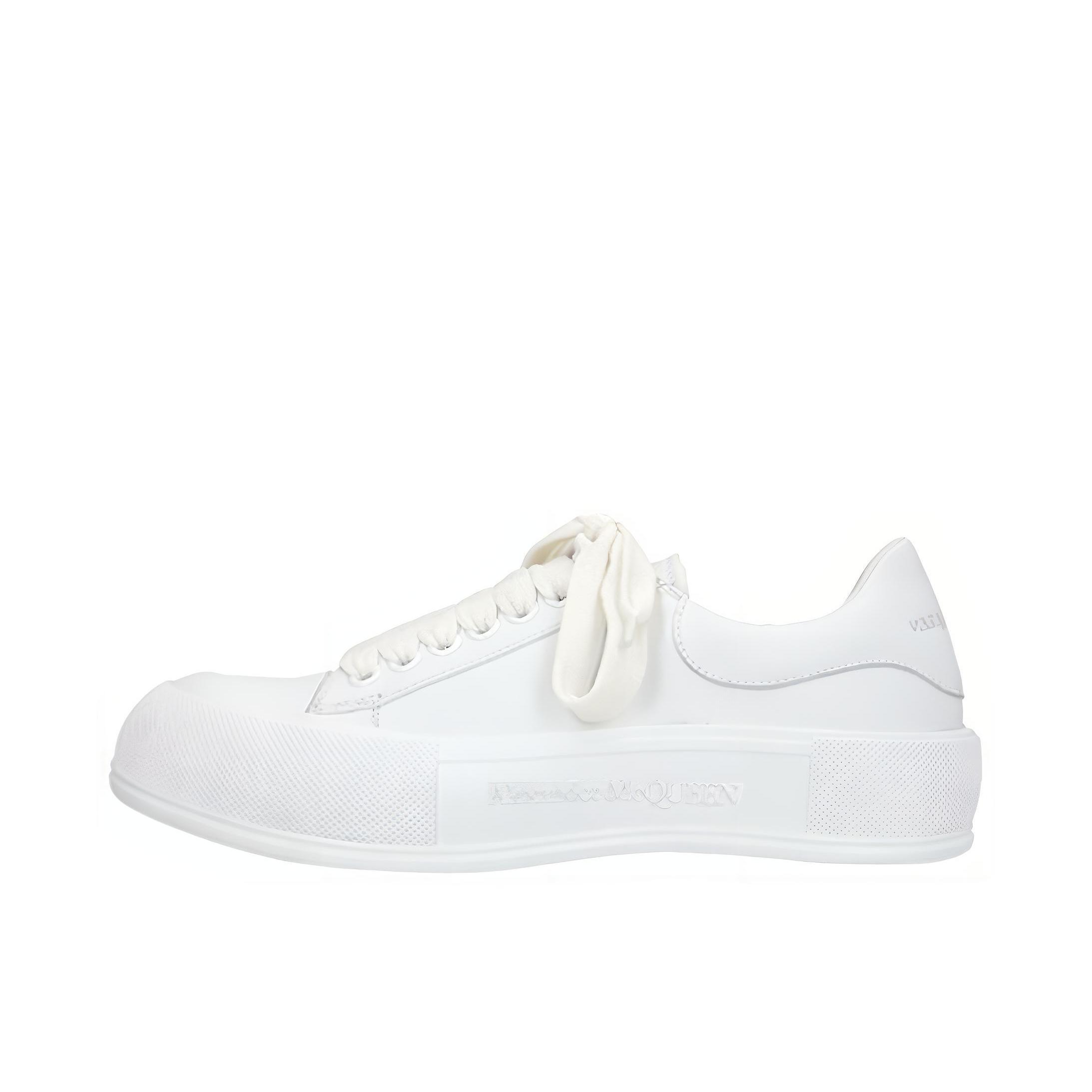 推荐商品：Alexander Mcqueen/亚历山大麦昆 Deck系列 时尚百搭 休闲运动 舒适轻便 防滑耐磨 牛皮圆头 板鞋 男款/白色