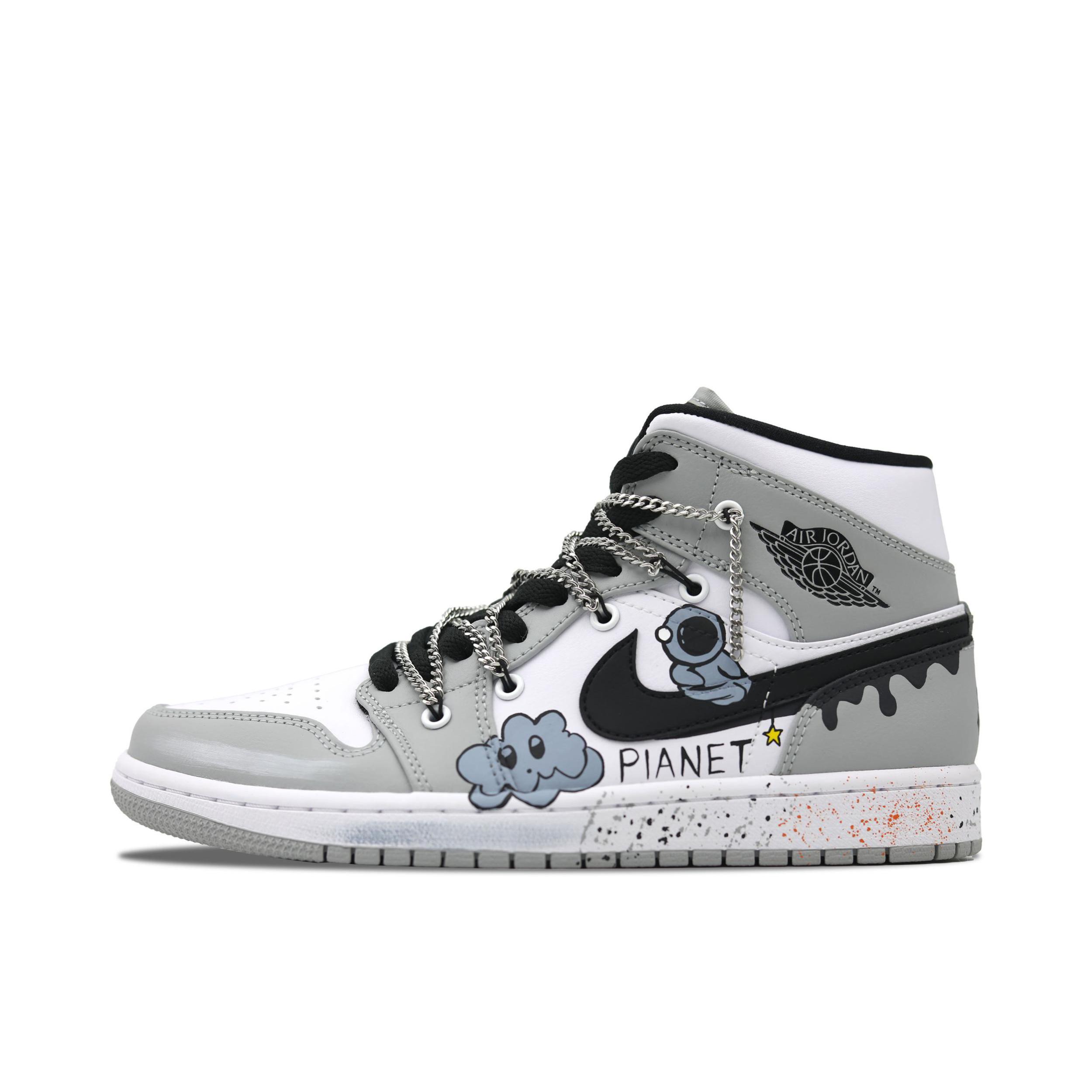 推荐商品：【定制球鞋】Air Jordan 1 减震 耐磨 透气 平跟 复古 潮流 简约 包裹性 防滑 轻便 支撑 增高 板鞋 旅行星球