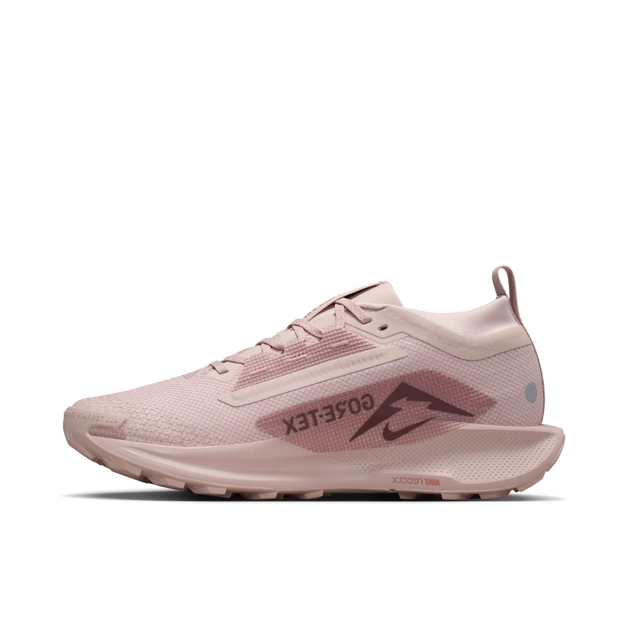 推荐商品：Nike Pegasus Trail 5 跑鞋 越野耐磨防水缓震训练回弹贴合耐用 女款/牛津粉/星尘红/红棕色