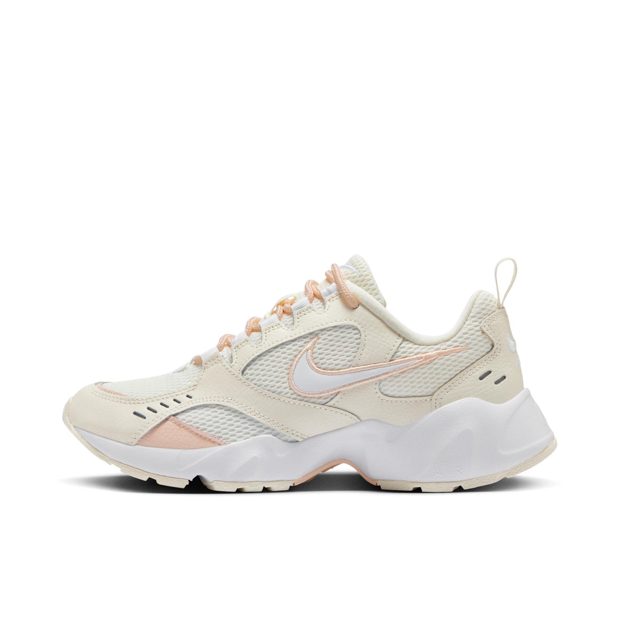 推荐商品：Nike Air Heights 运动休闲鞋 防滑耐磨减震舒适透气复古圆头 女款/白色/粉色