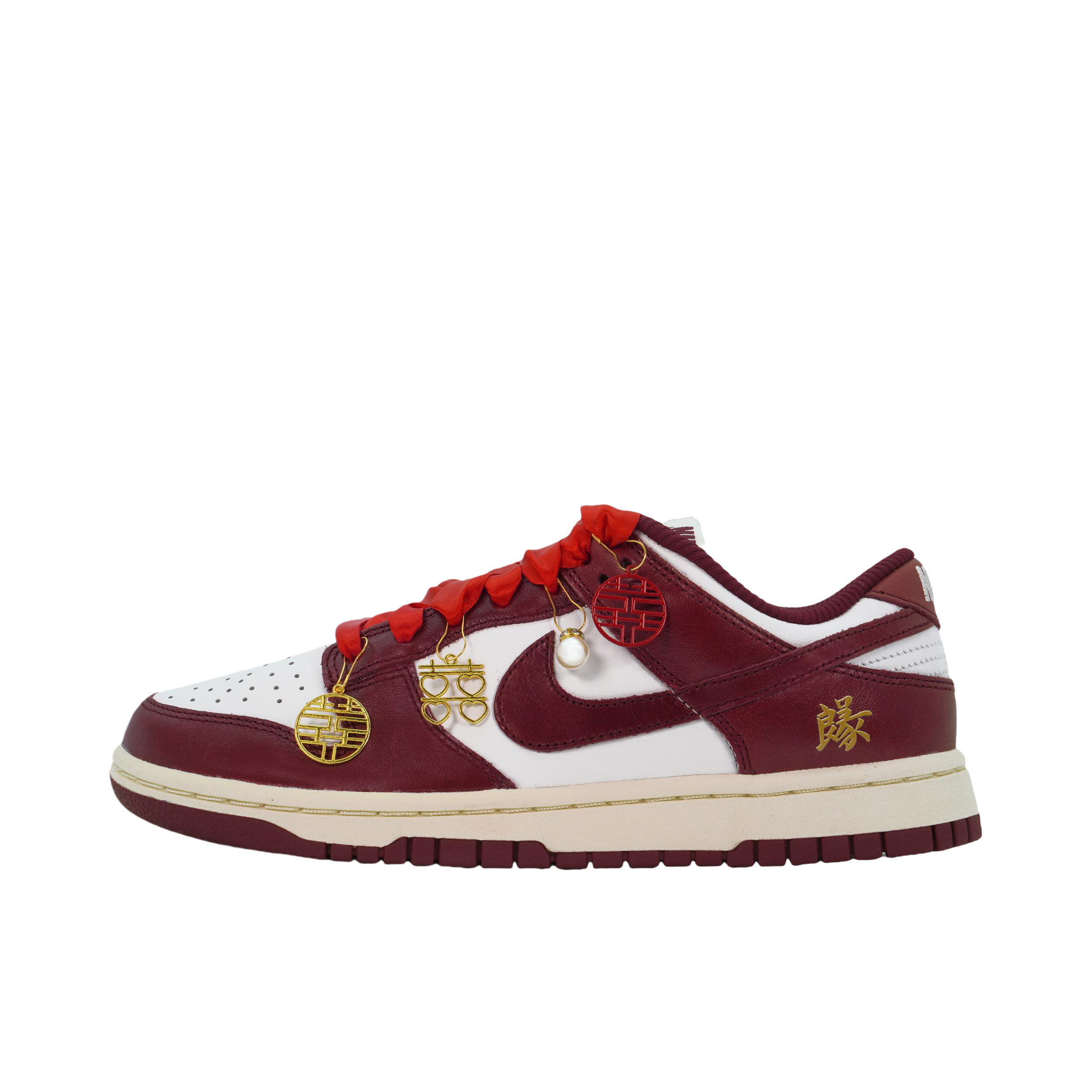 推荐商品：【定制球鞋】 Nike Dunk 板鞋 平跟系带防滑耐磨做旧高街简约百搭潮流复古美式 女款/金玉良缘